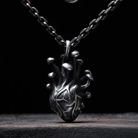 Jewelry Vintage Heart Necklace in Silver, Men's