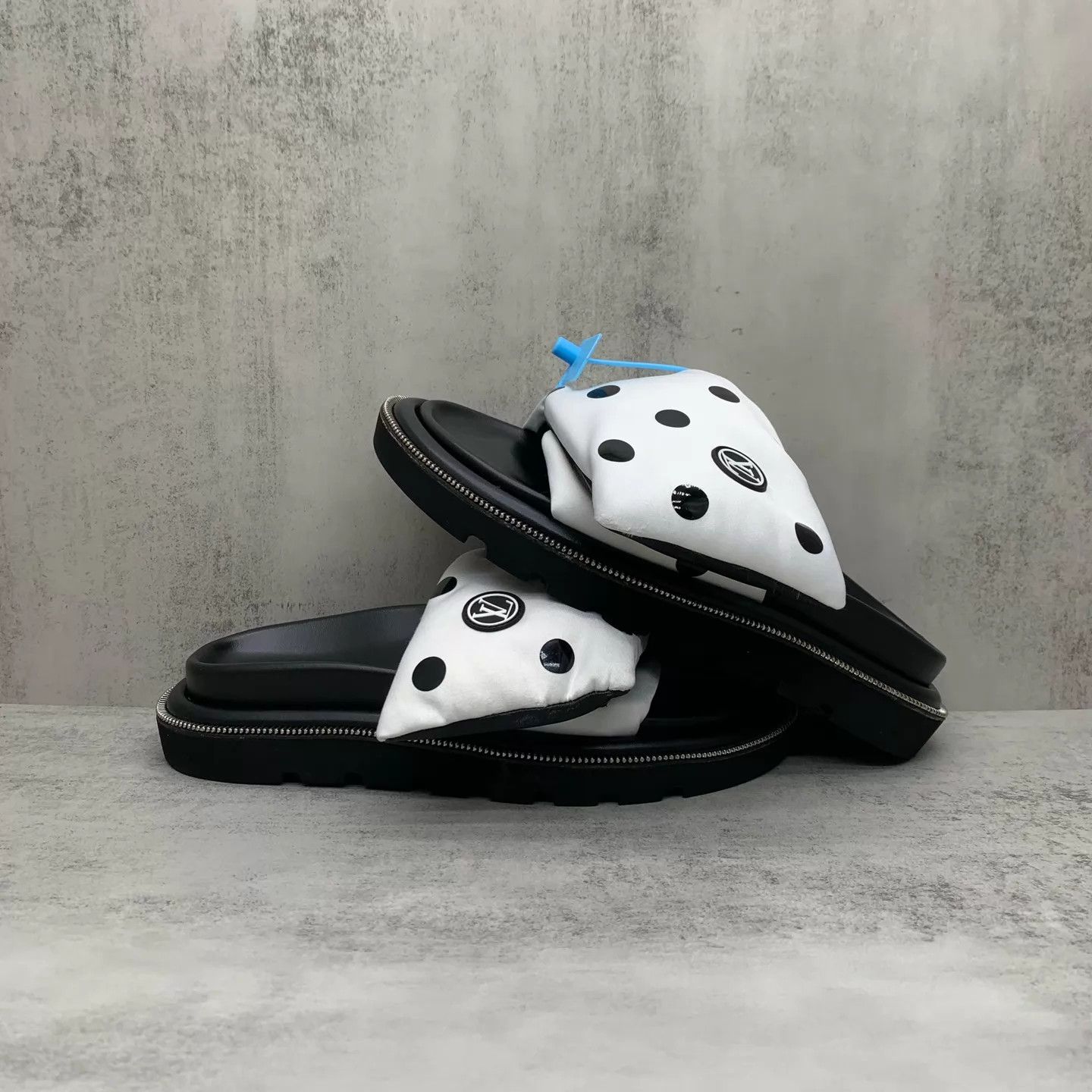 Louis Vuitton LV Black Polka Dot Velcro Women Slippers 36 98 New Size US 5.5 / IT 35.5 - 2 Thumbnail
