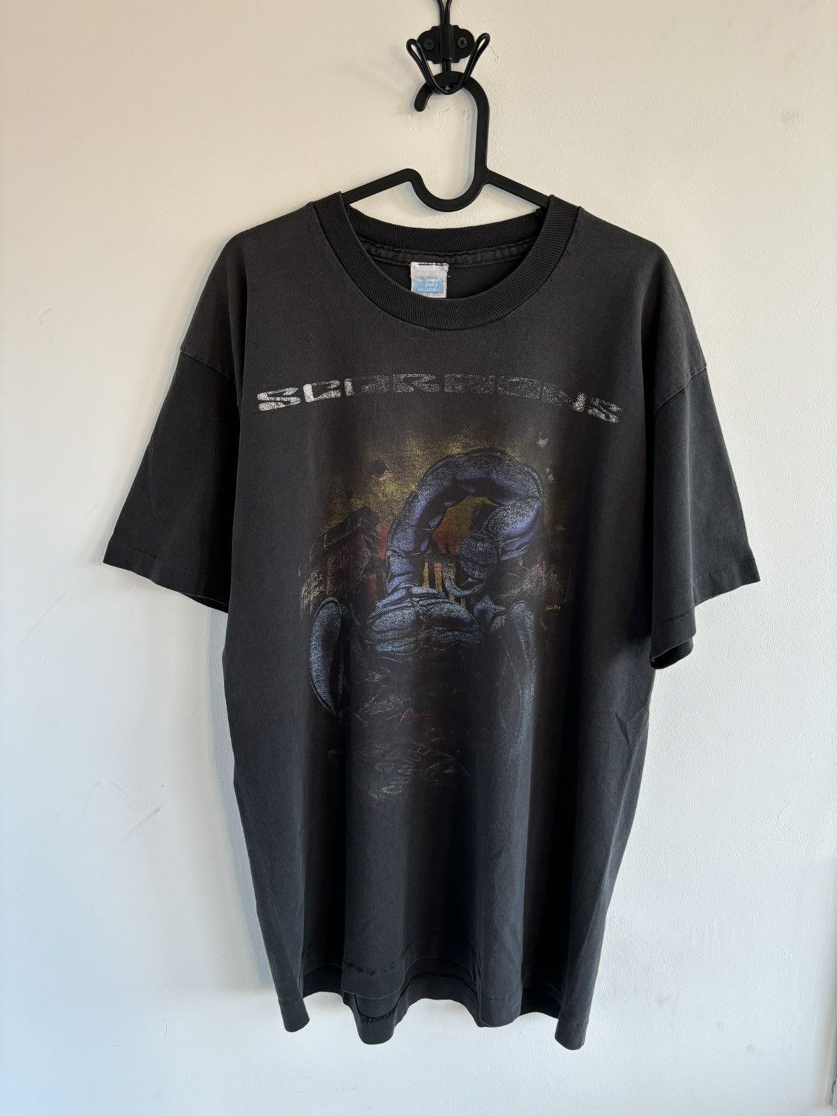 Band Tees Rare Vintage Scorpions Faded Tee Size US L / EU 52-54 / 3 - 1 Thumbnail
