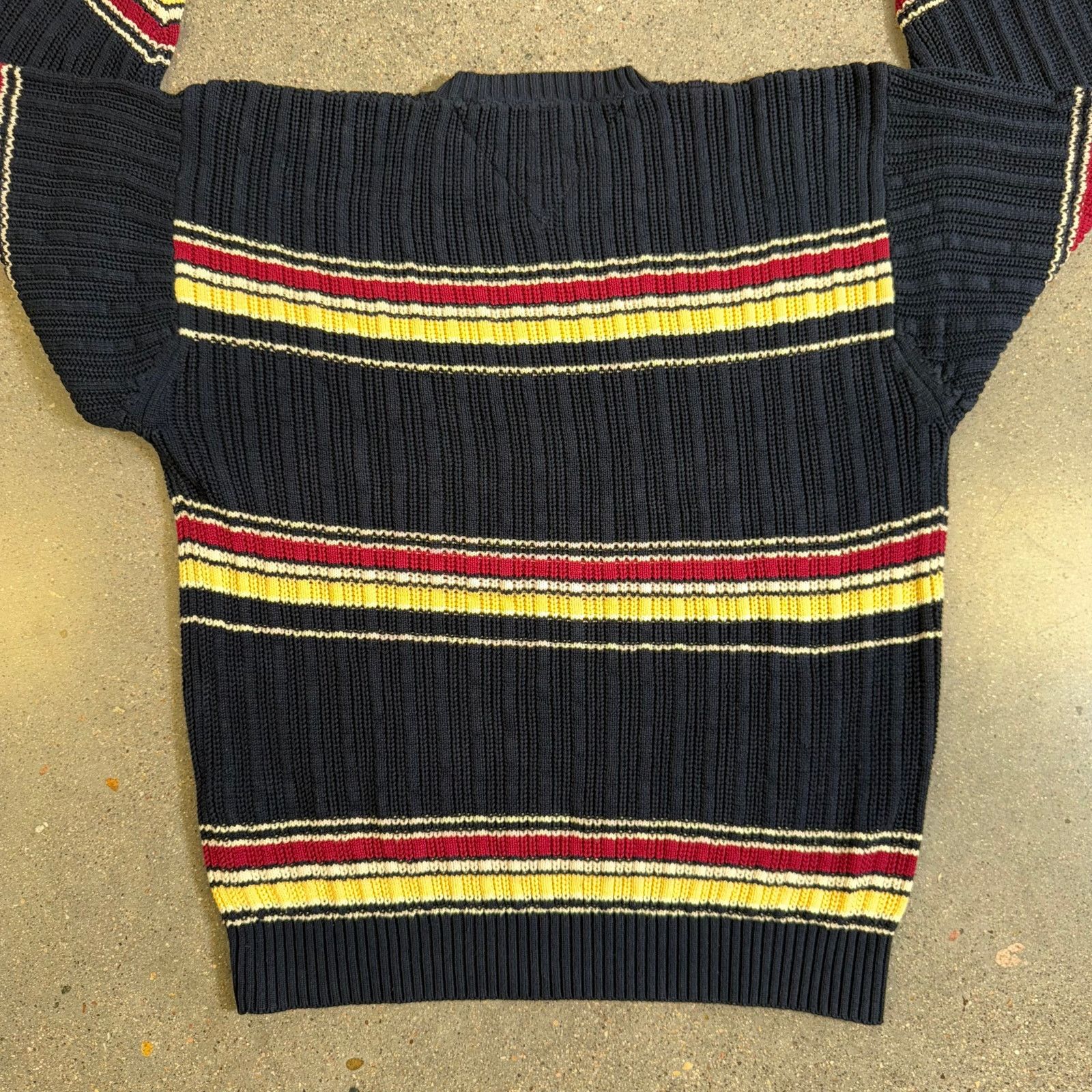 Tommy Hilfiger Vtg Tommy Hilfiger Crest Knit Sweater Navy Striped 90s Sz M Size US M / EU 48-50 / 2 - 8 Thumbnail