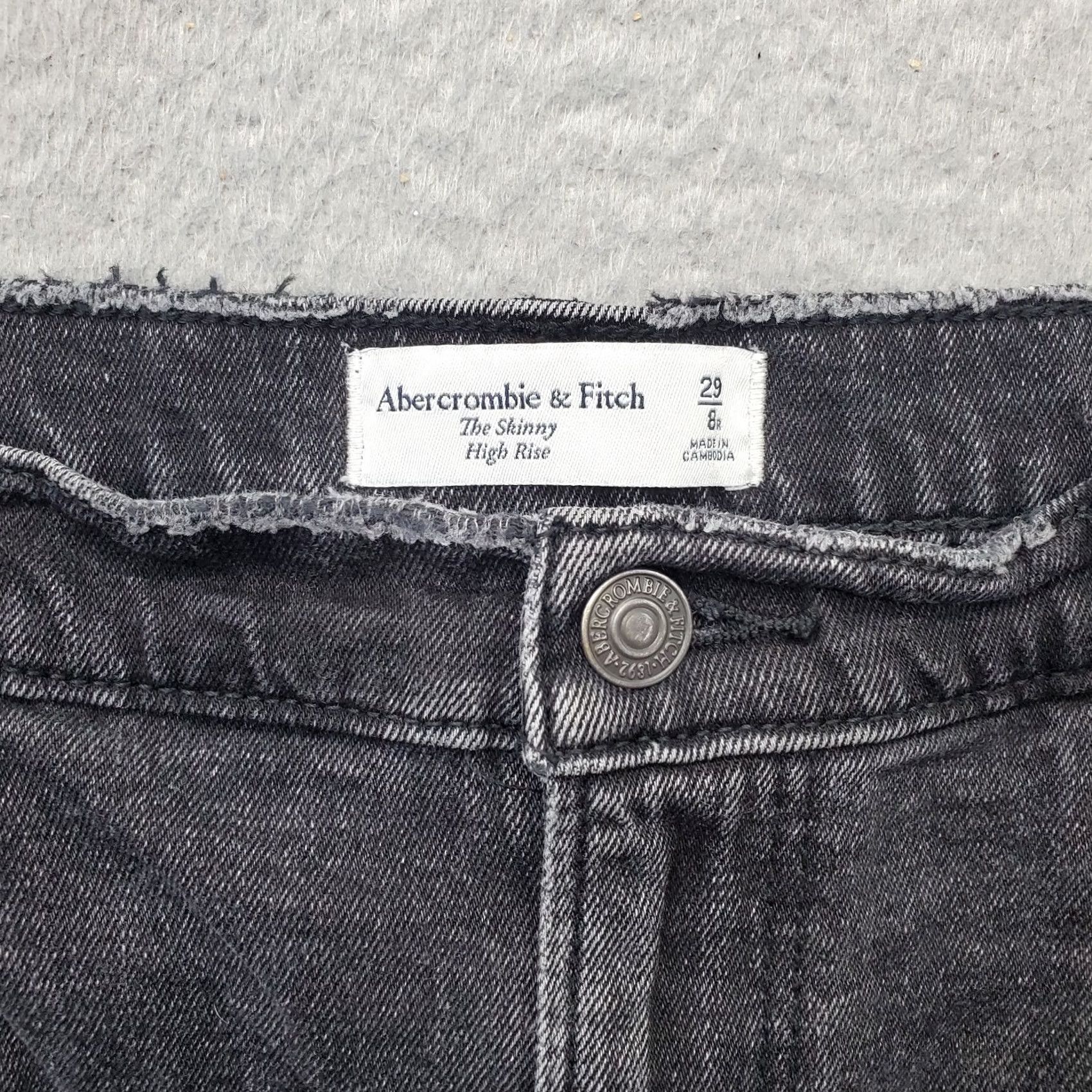 Abercrombie & Fitch Abercrombie & Fitch Cut Off Short Womens 29/8R Black Distressed Skinny High Rise Shirt Womens Size 29 Black Distressed 90s? Size 29" - 6 Thumbnail