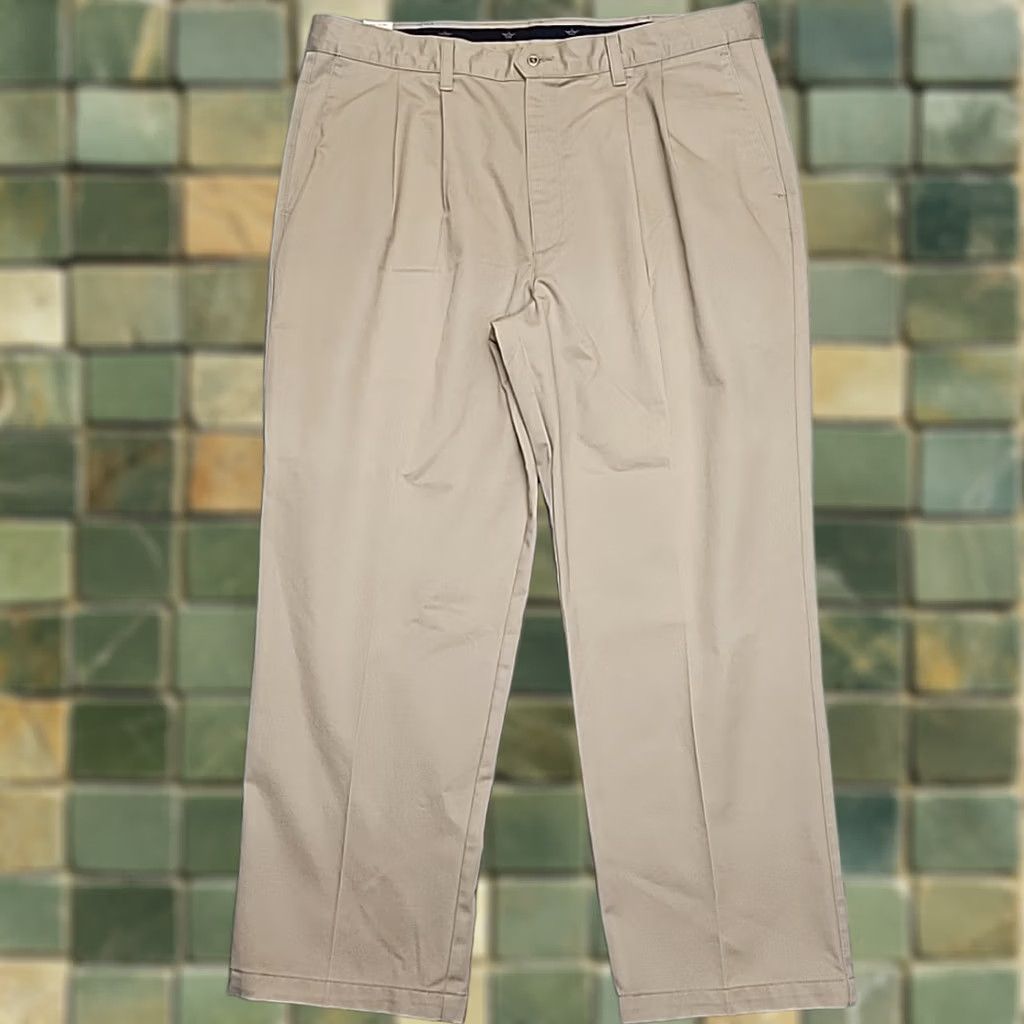 Dockers VINTAGE Dockers Pants Mens 40x29 Khakis Twill Chino Pleated 100% Cotton Beige Pants Mens 40 Regular Straight Pocket Slit Baggy Boys Womens Size US 40 / EU 56 - 1 Thumbnail