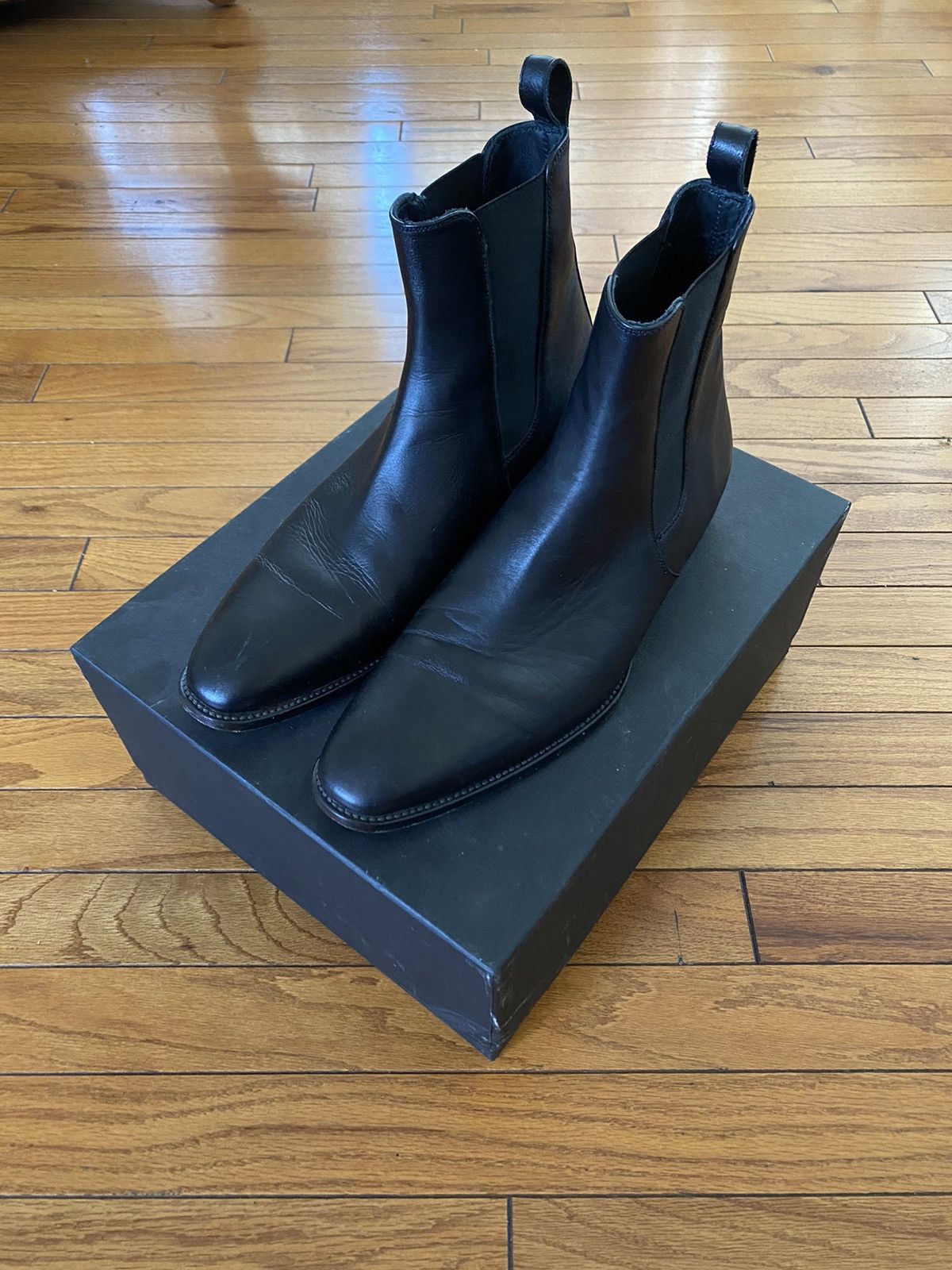 Reggio shops velvet chelsea boots