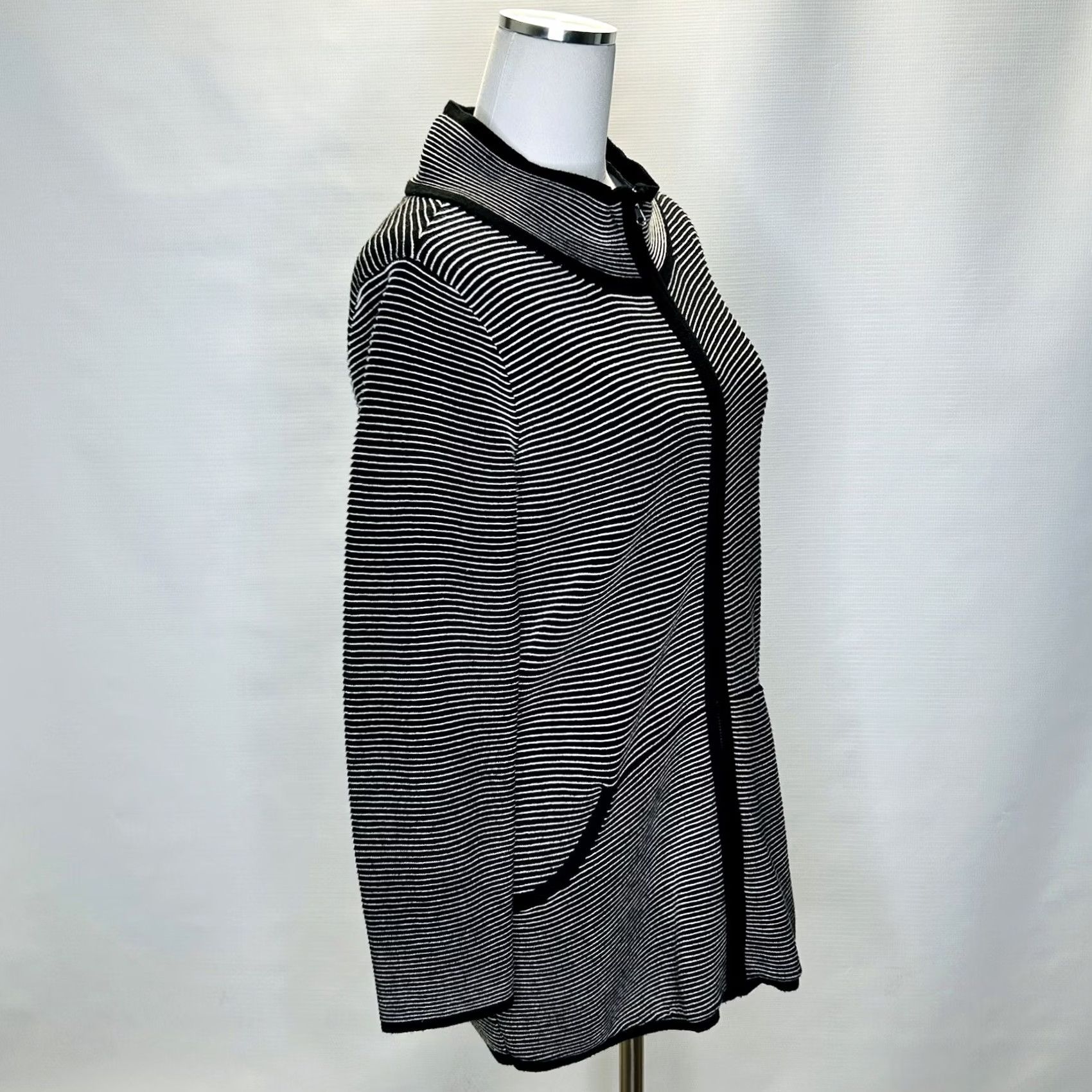 Soft Surroundings VINTAGE? No. Soft Surroundings Black Full Zip Cardigan Knit Stripe XS Women Sweater Size XS / US 0-2 / IT 36-38 - 2 Thumbnail