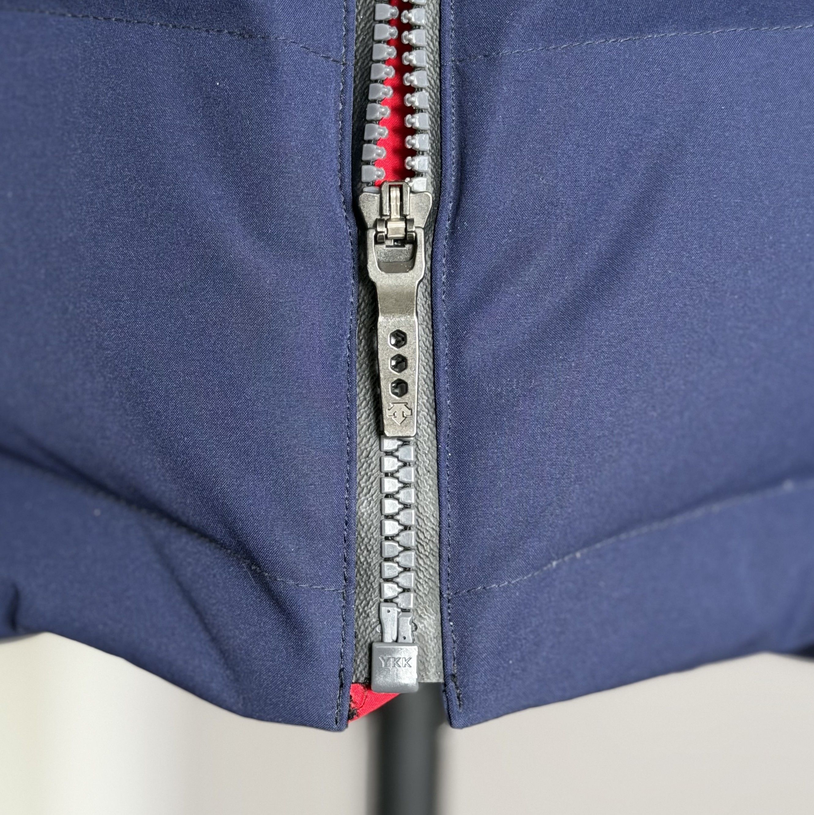 Descente DESCENTE Carter Ski Hooded Jacket Electric Red Dark Night Size US L / EU 52-54 / 3 - 10 Thumbnail