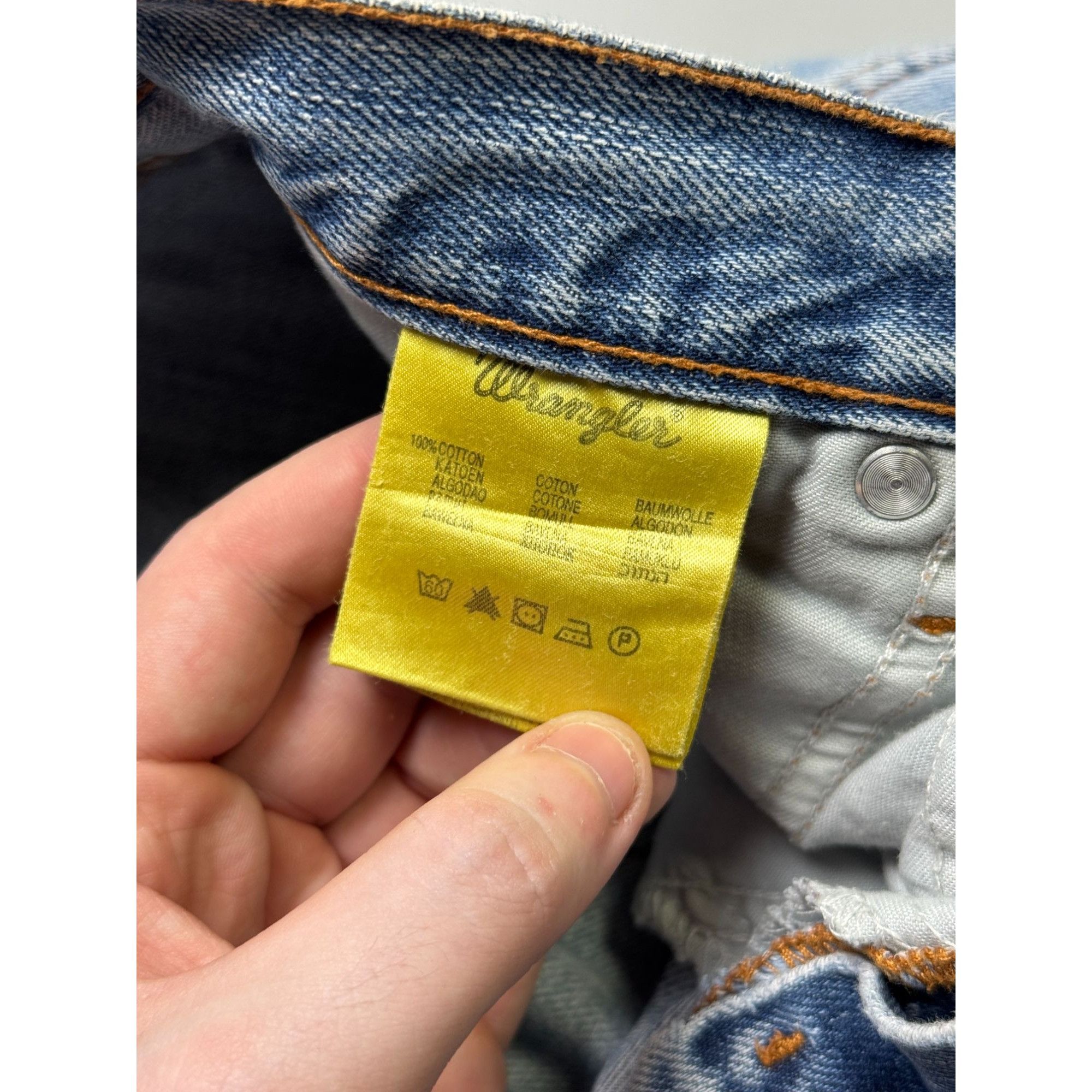 Wrangler Wrangler Texas Light Wash Distressed Denim Jeans (Y1139) Size US 30 / EU 46 - 11 Thumbnail