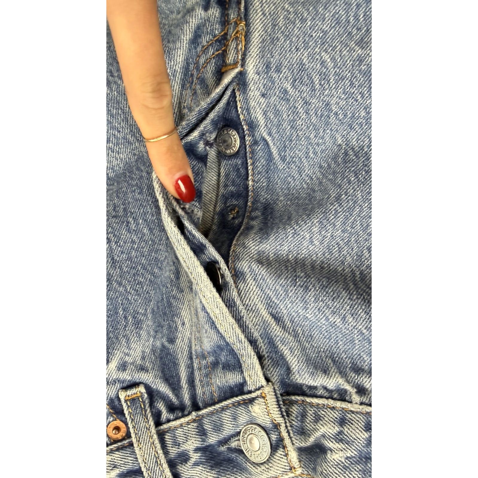 Levi's VINTAGE Levi's 501 Jeans Mens 35x32 Blue Button Fly High Rise Distressed 90s Size US 35 - 4 Thumbnail