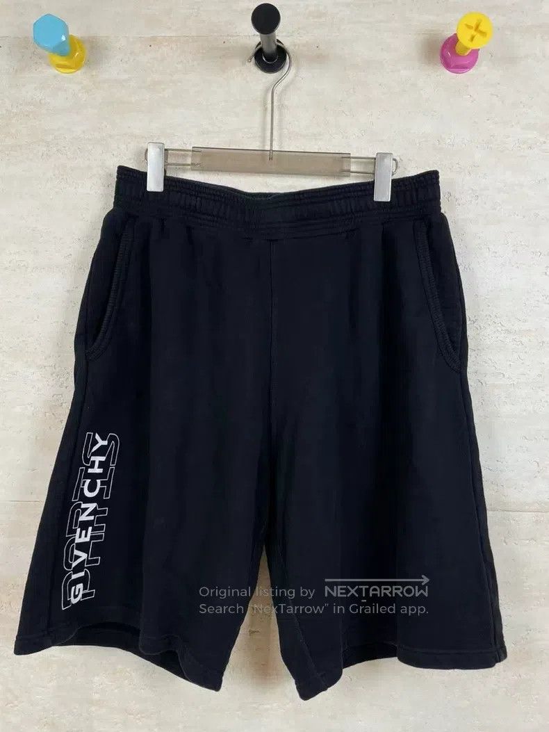 Givenchy Givenchy SizeL Letter Printed Shorts Size US 30 / EU 46 - 1 Thumbnail