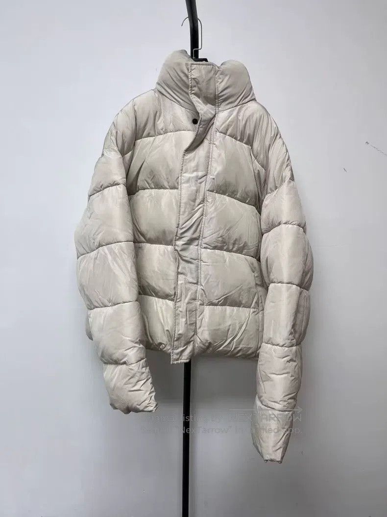 Balenciaga Balenciaga Solid color cocoon-shaped fluffy collar with do Size L / US 10 / IT 46 - 1 Thumbnail