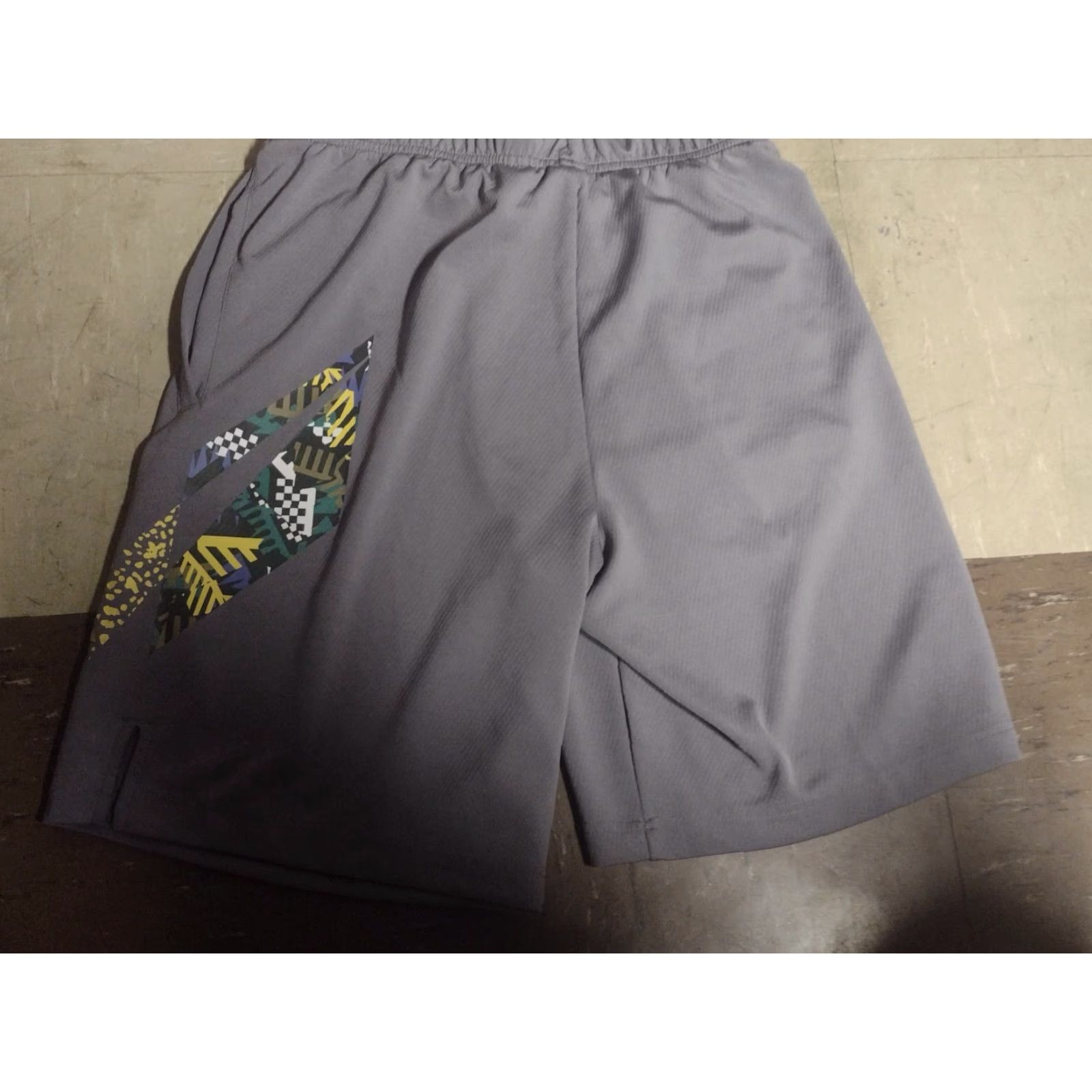 Nike Nike Dri-Fit Retro Swoosh Graphic Training Basketball Active Shorts Medium Gray Size US 31 - 2 Thumbnail
