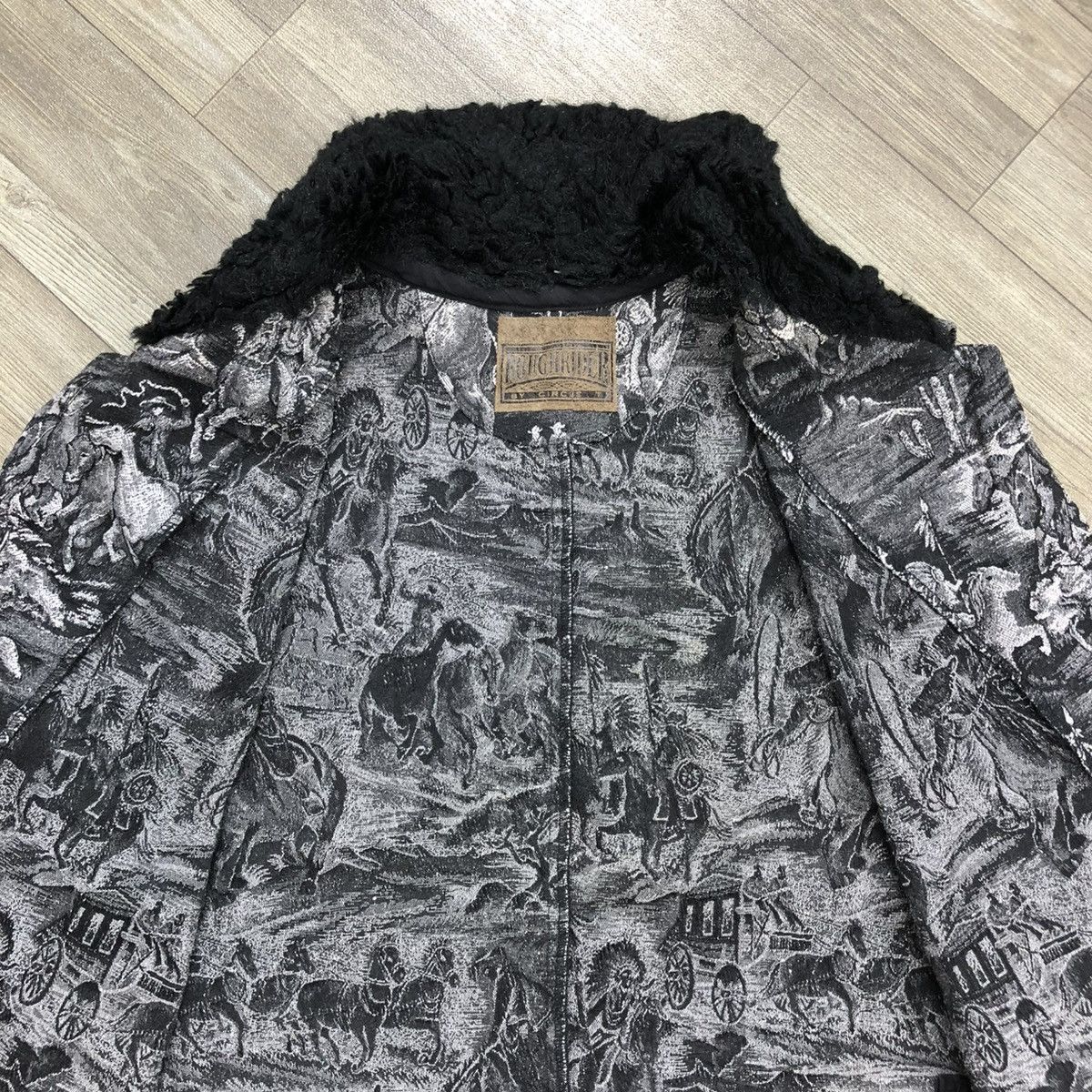 Cowboy Equipment Vintage Roughrider Western Scene Sherpa Vest Cowboy Tapestry Size US L / EU 52-54 / 3 - 10 Thumbnail