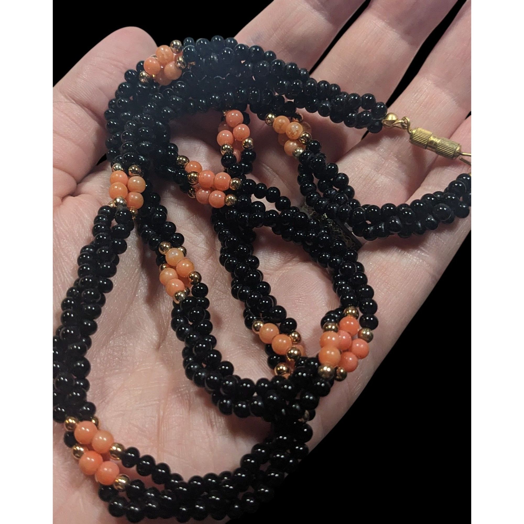 Other Vintage Twisted Black And Coral Tone Glass Beaded Necklace Size ONE SIZE - 3 Thumbnail