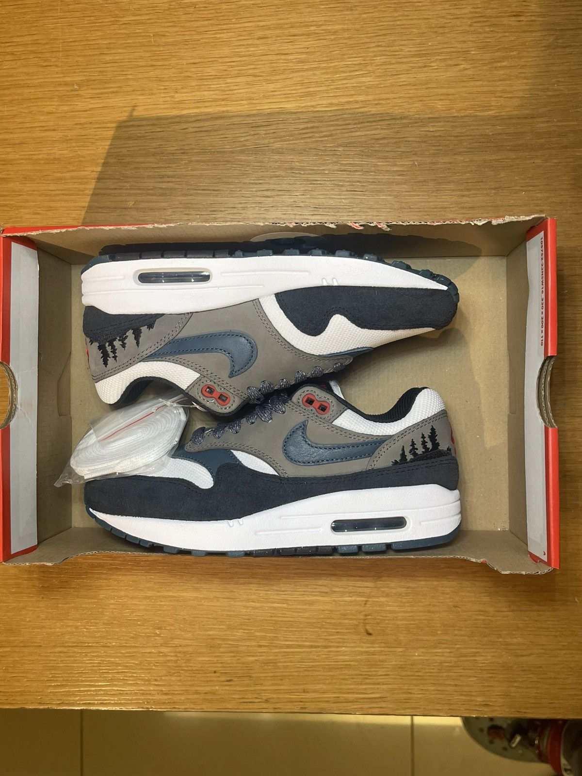 Nike Air Max 1 PRM bianca e dettagli ricamati Size US 7.5 / IT 37.5 - 12 Thumbnail