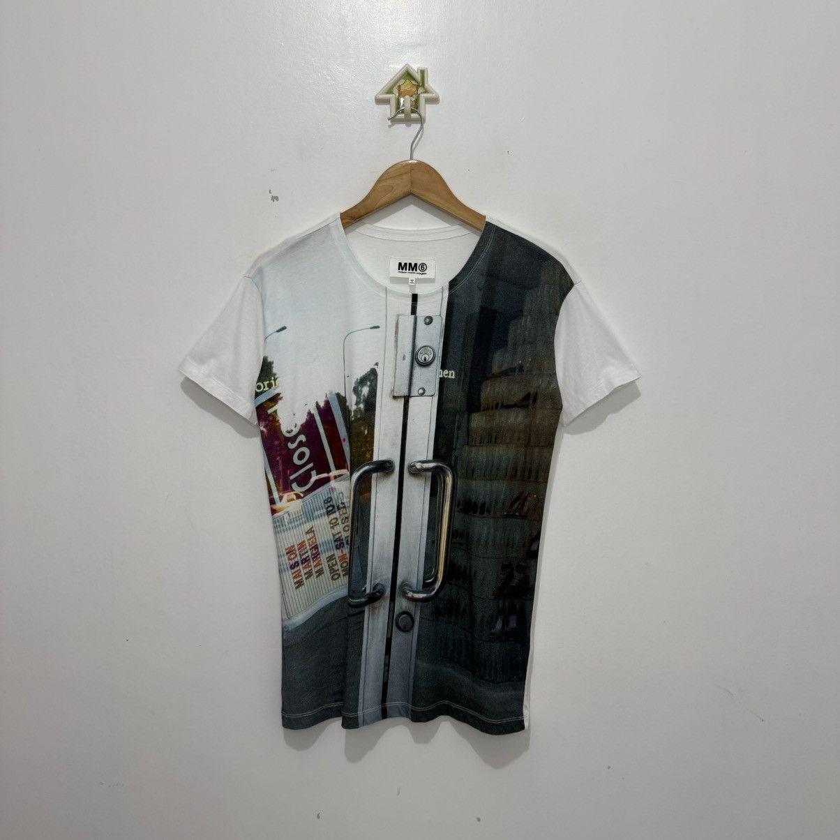 Maison Margiela Maison Martin Margiela Door Print Tee Size US S / EU 44-46 / 1 - 1 Thumbnail