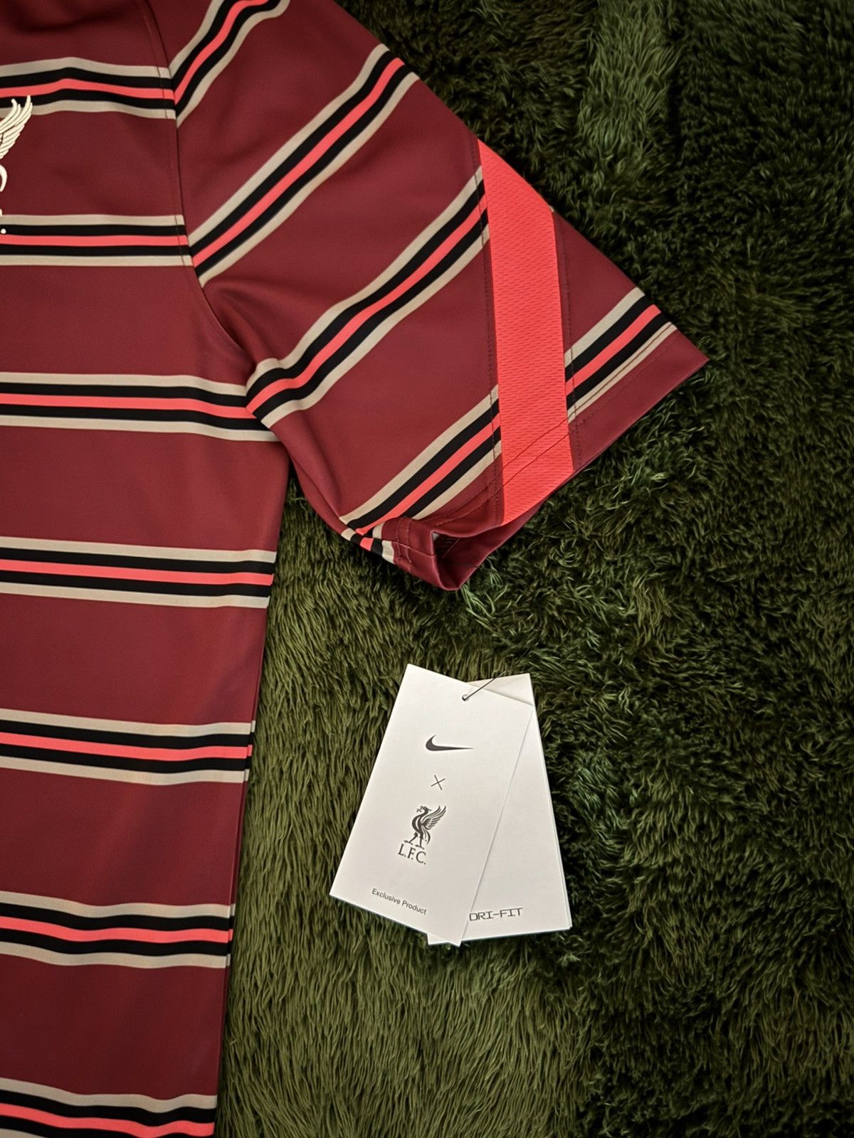 Nike [M] Nike Liverpool FC Stripe Short Sleeve Jersey Uniform Size US M / EU 48-50 / 2 - 4 Thumbnail