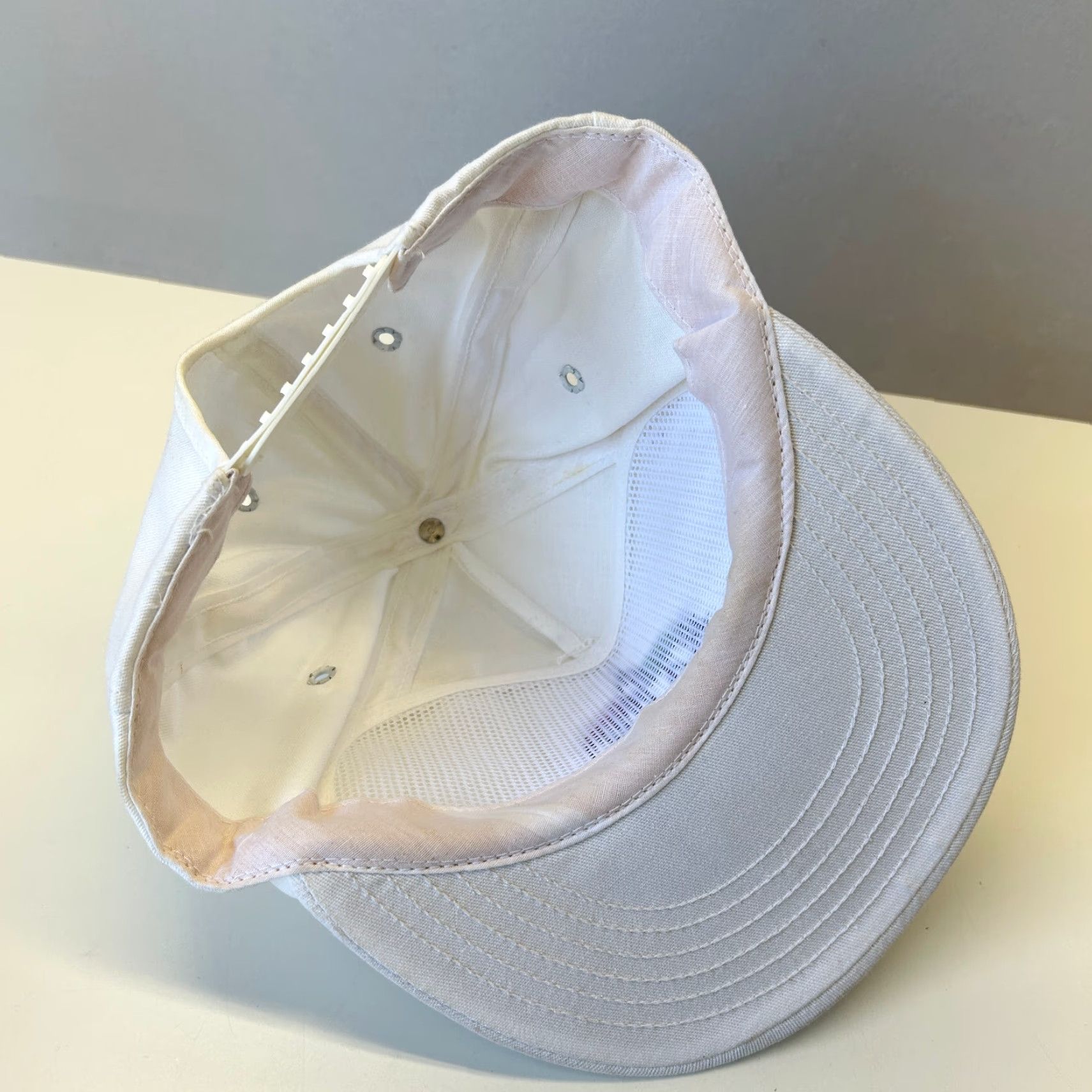 Vintage VINTAGE Basic B.A.S.I.C. Wine Bottle Grapes Snapback Hat White Size ONE SIZE - 5 Thumbnail