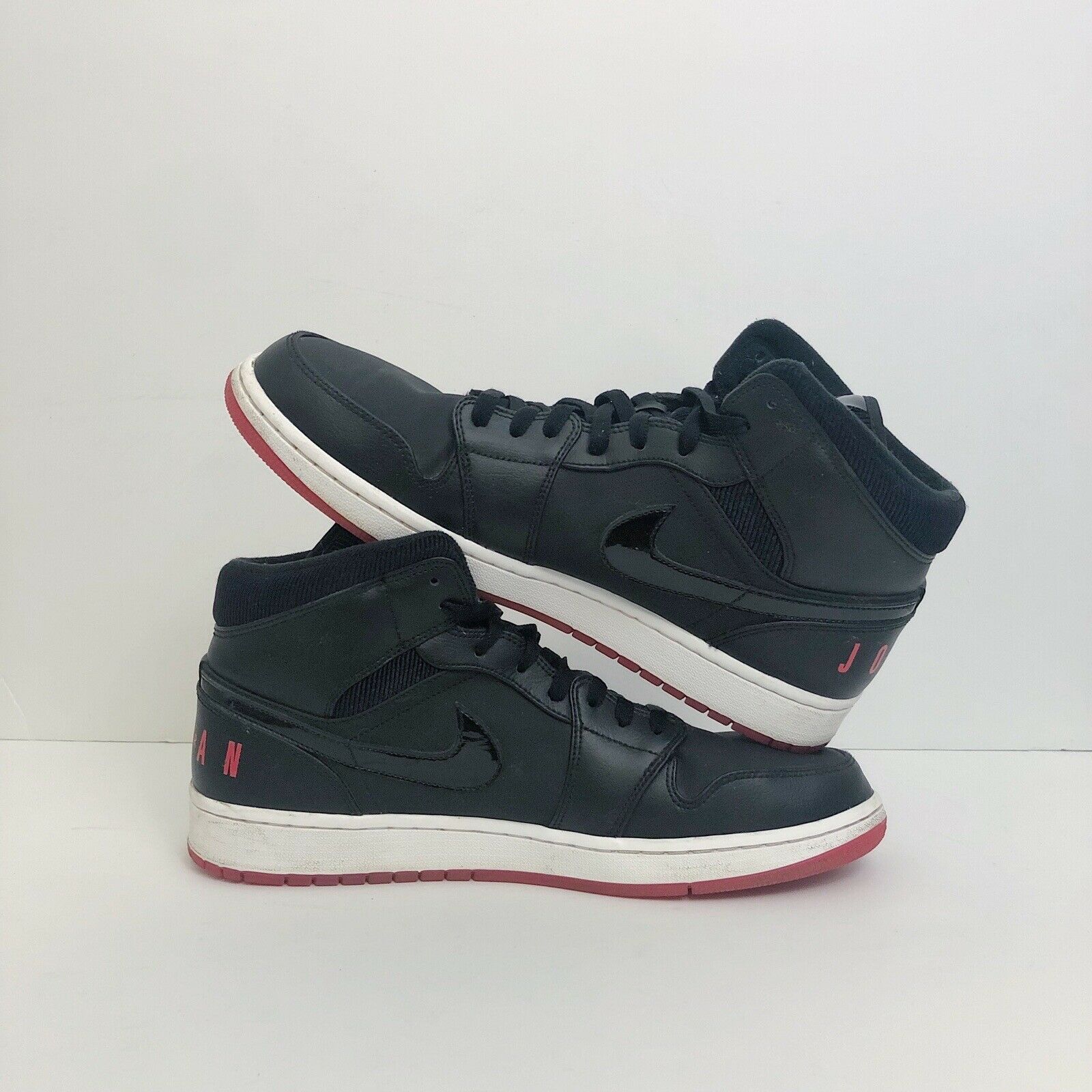 Jordan Brand × Nike 2018 Nike Air Jordan 1 Mid Bred BQ6578 001 Sz 13 Size US 13 / EU 46 - 6 Thumbnail