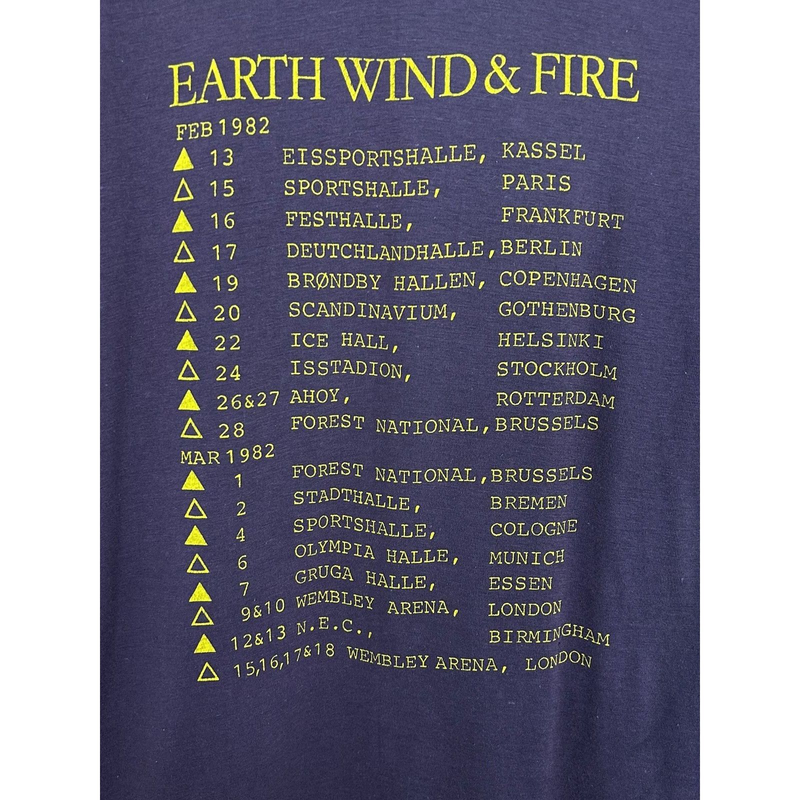 Band Tees 80s Vintage Earth Wind & Fire 1982 Europe Tour Rare T-Shirt Size US S / EU 44-46 / 1 - 8 Thumbnail