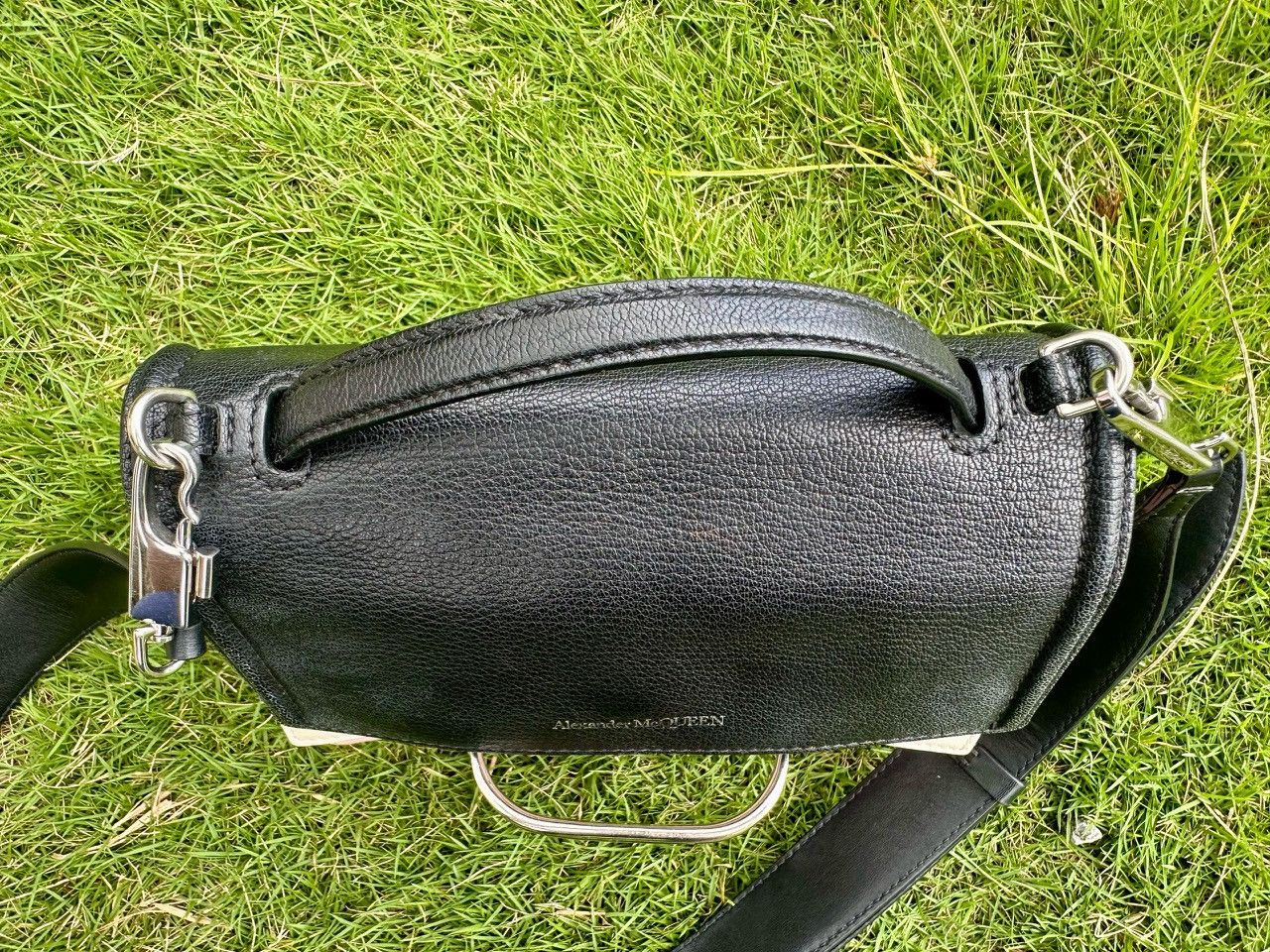 Alexander McQueen Authentic Alexander McQueen Leather S/S 2021 The Story Bag Size ONE SIZE - 4 Thumbnail