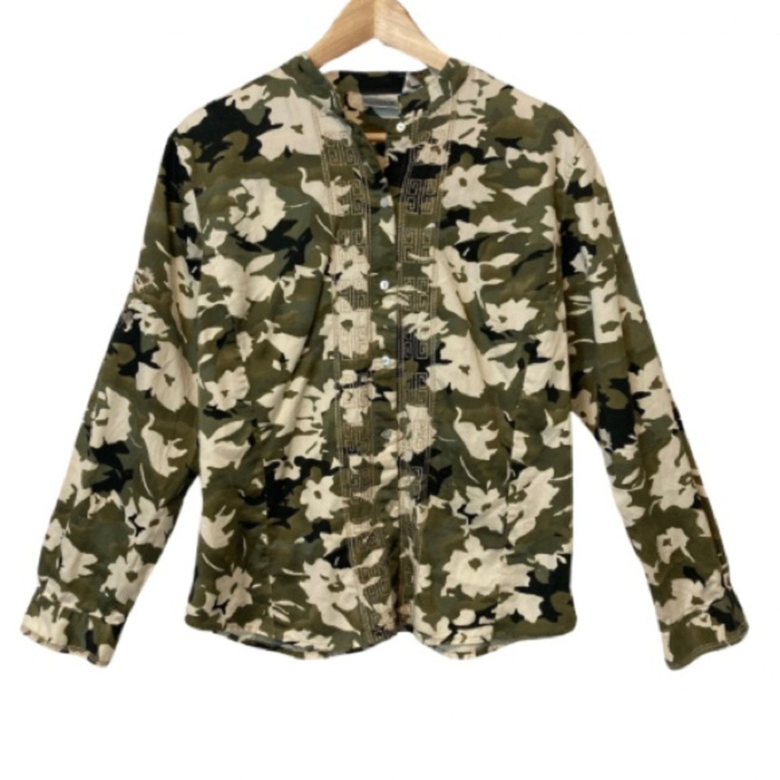 Chicos Chico’s Camouflage Camo Embroidered Button Down Shirt Top Size L / US 10 / IT 46 - 1 Thumbnail