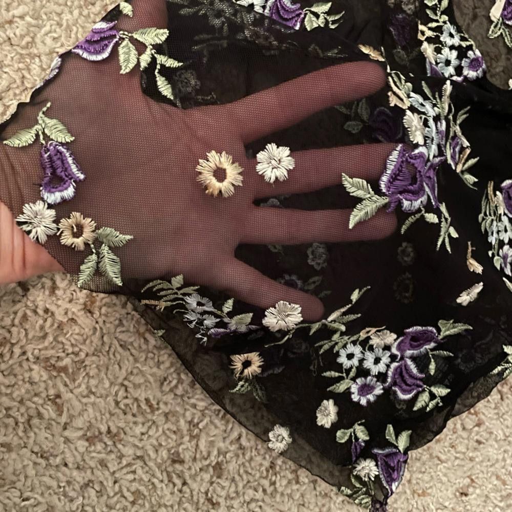 Designer Urban Outfitters Sheer Mesh Floral Embroidered Top Size S / US 4 / IT 40 - 2 Thumbnail