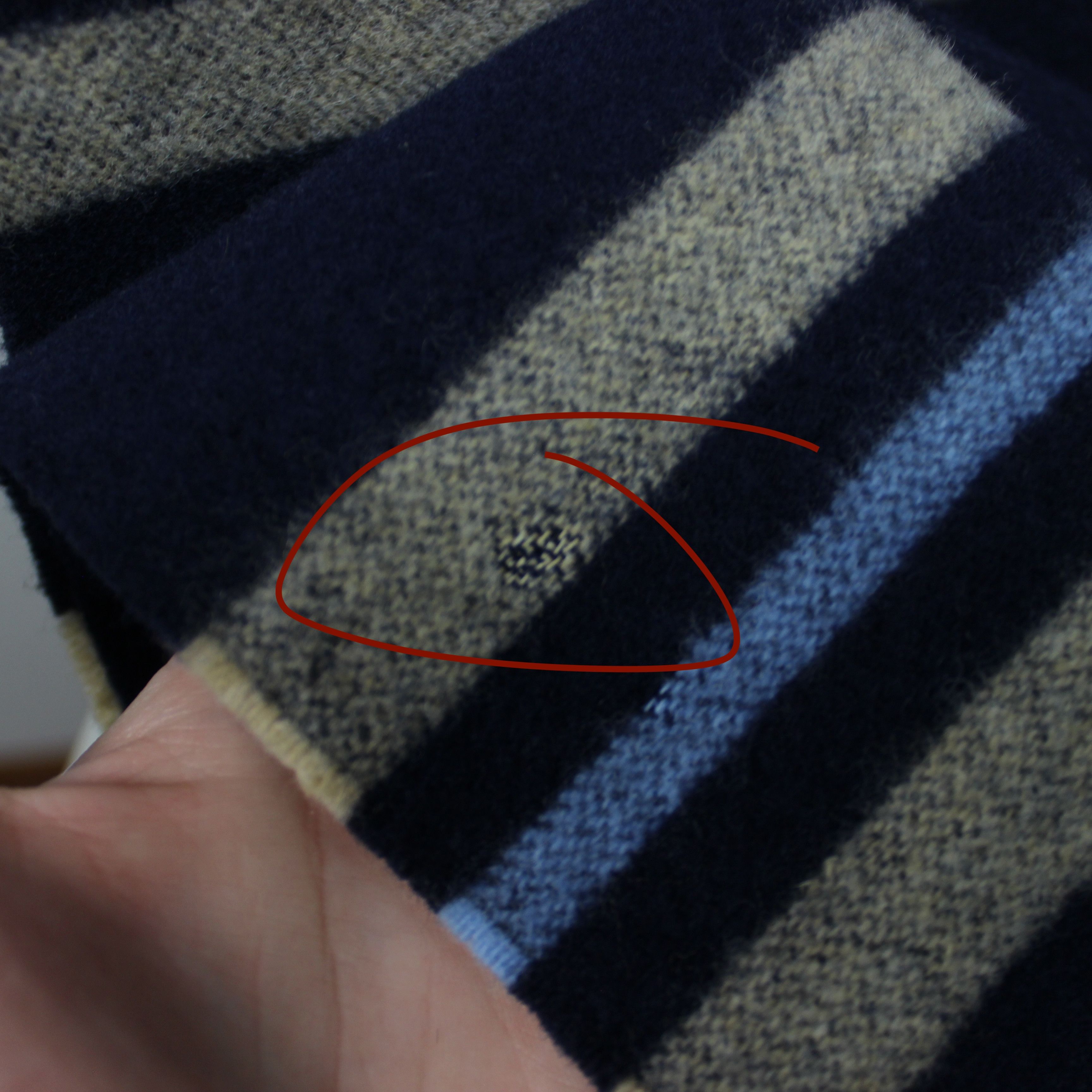Johnstons Of Elgin Johnstons of elgin scarf Lambswool scotland Size ONE SIZE - 7 Thumbnail