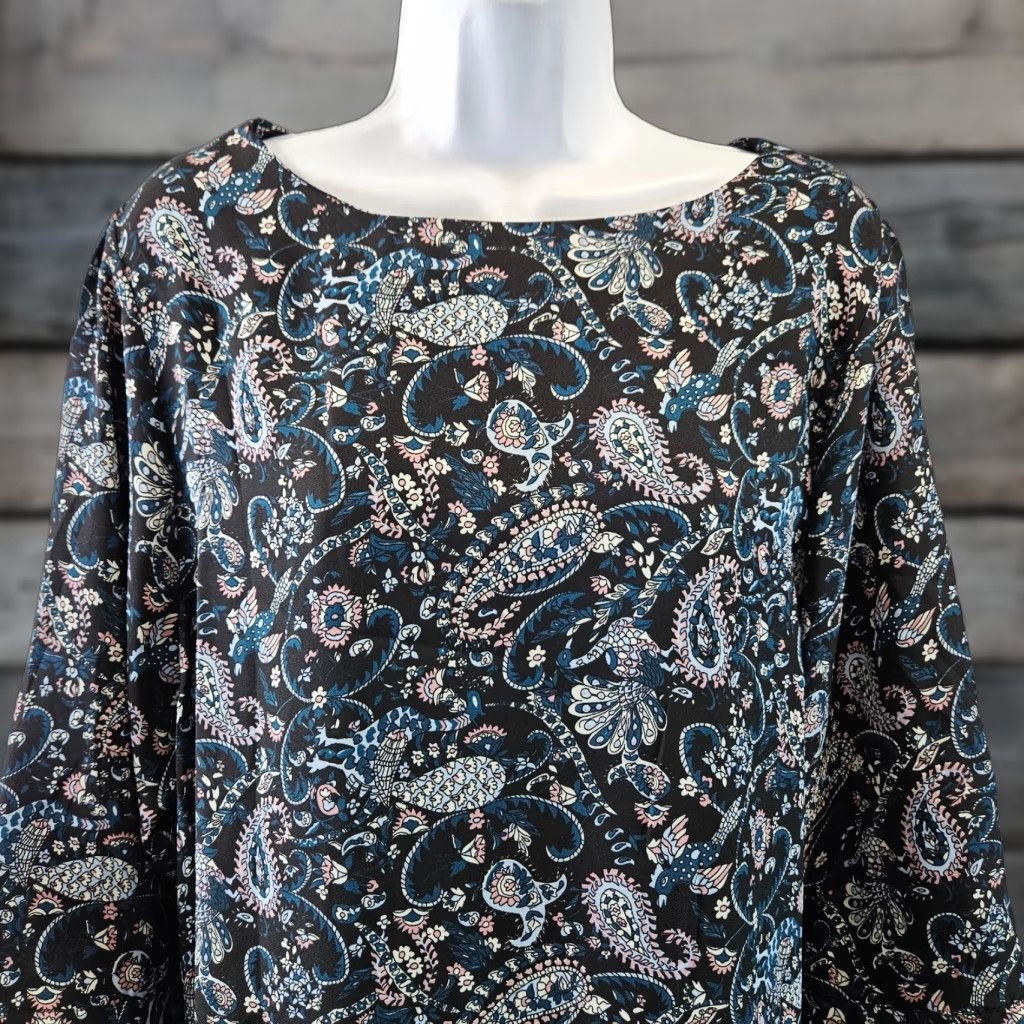 Vintage **T Tahari Women's XL Black Teal 3/4 Sleeve Paisley Blouse** User: T Tahari Women's XL Black Teal 3/4 Sleeve Paisley Blouse Size XL / US 12-14 / IT 48-50 - 1 Thumbnail