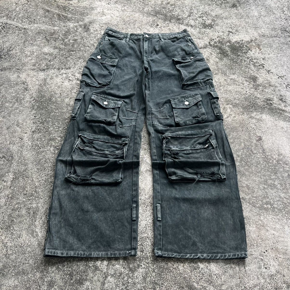 Fashion Nova “y2k style” FASHION NOVA BAGGY CARGO PANTS TECHWEAR STYLE Size US 34 / EU 50 - 1 Thumbnail