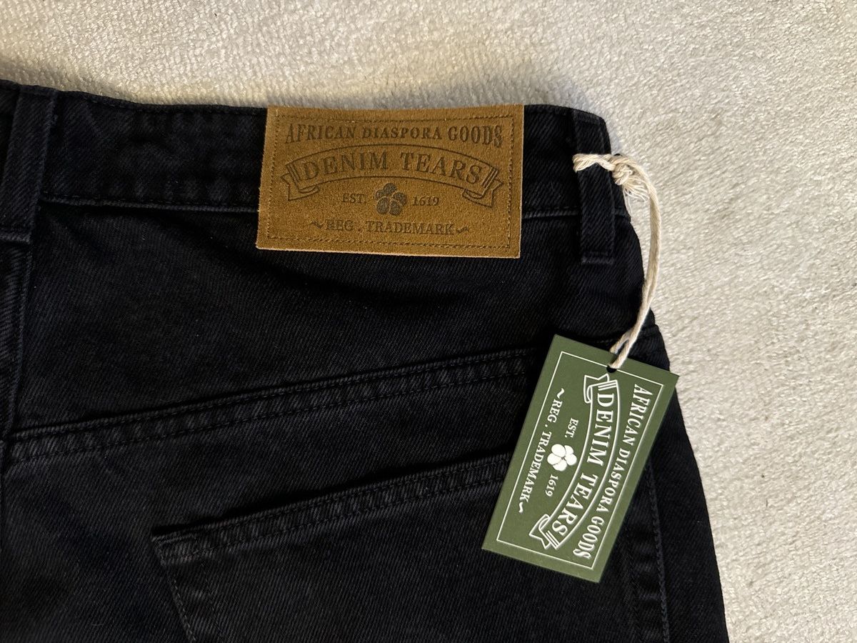 DENIM TEARS Denim Tears - The Cotton Wreath Jean Short Black Size US 36 / EU 52 - 4 Thumbnail