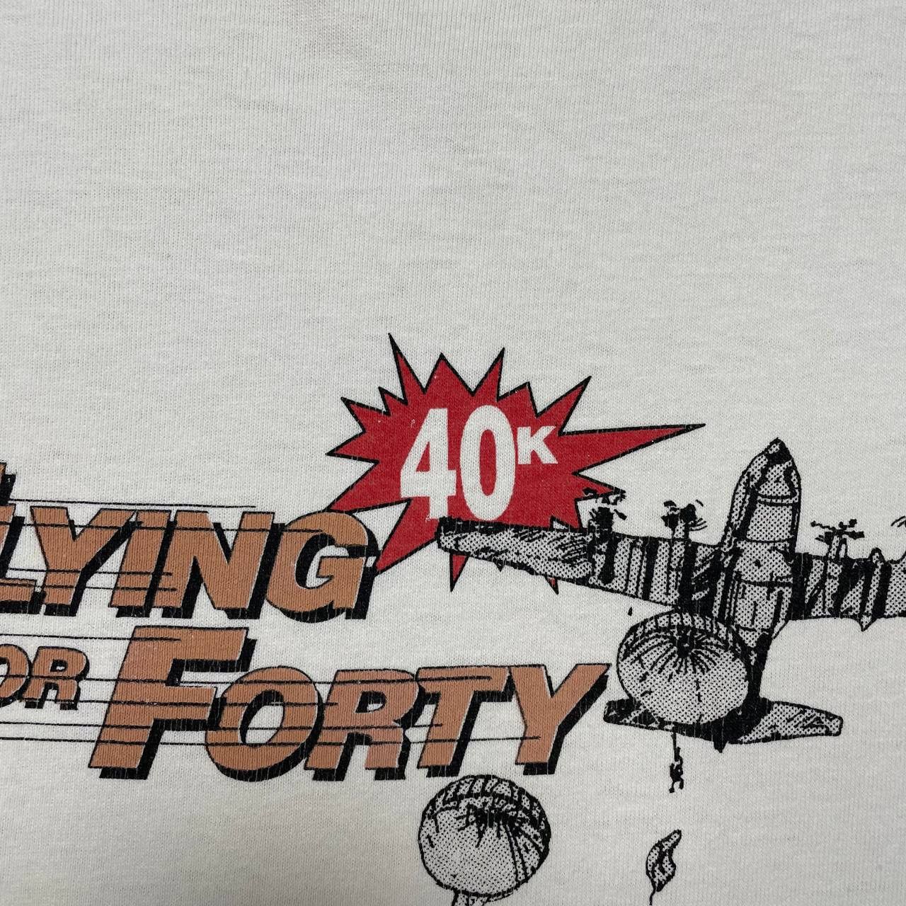 Vintage Vintage 90s Military Airborne Art Flying For Forty T Shirt Size US L / EU 52-54 / 3 - 4 Thumbnail