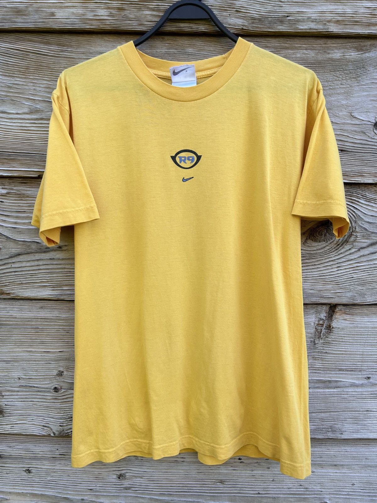 Nike 90s Vintage Nike Ronaldo Nazario R9 Short Sleeve T-Shirt Size US S / EU 44-46 / 1 - 3 Thumbnail