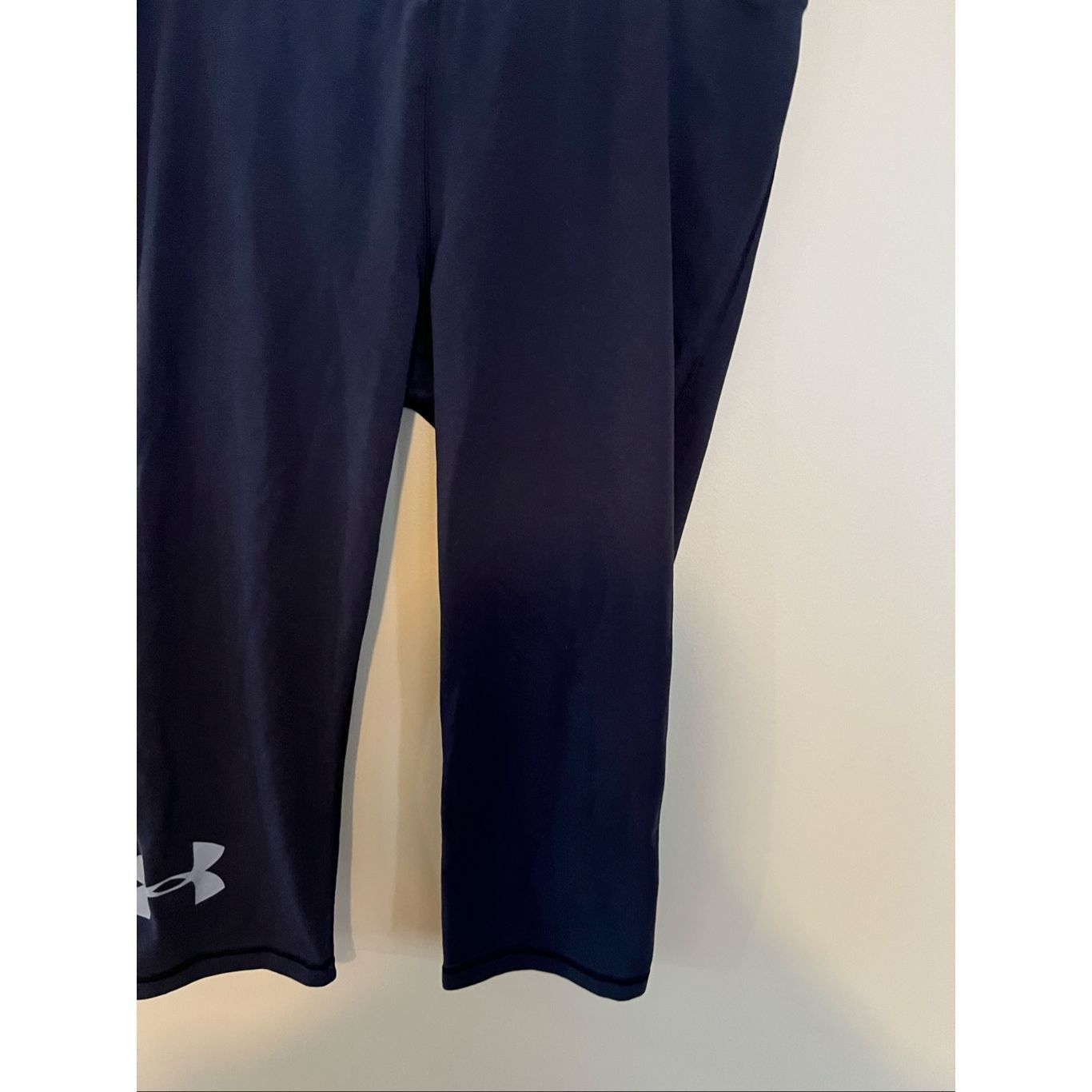 Under Armour Under Armour Black Capri Leggings Woman’s Size XL Size 32" / US 10 / IT 46 - 2 Thumbnail