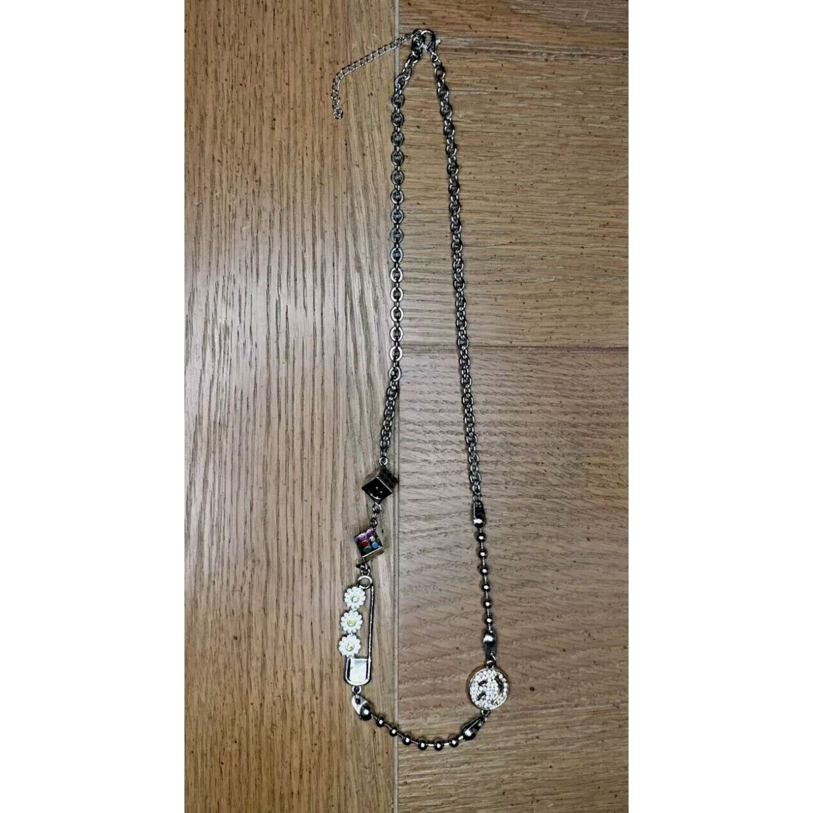 Other Girls Necklace Fashion Jewelry Silver Tone Smiley Face Pin Size ONE SIZE - 3 Thumbnail