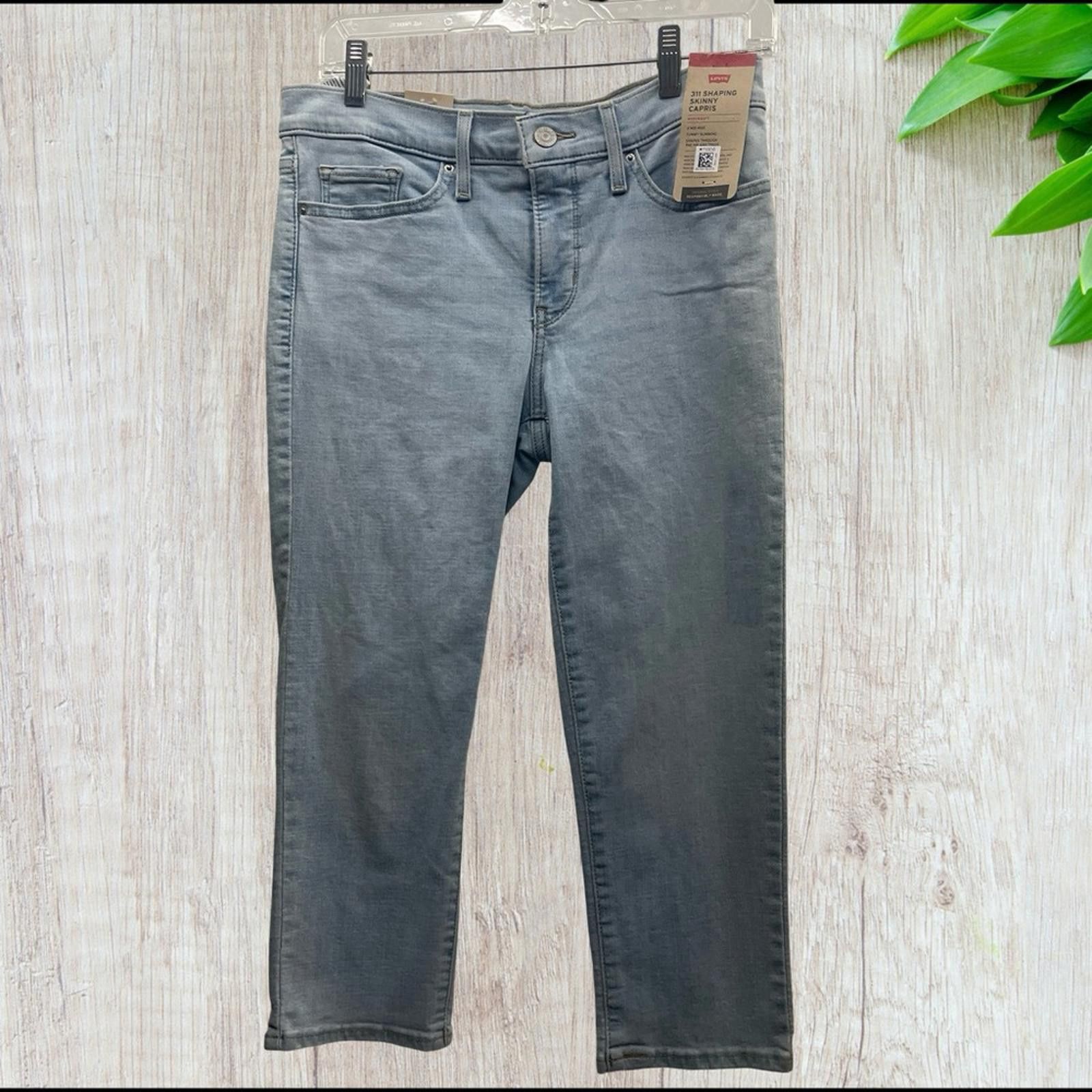 Levi's Levi's Capri size 28 Women's Denim Jeans NWT Size 28" / US 6 / IT 42 - 1 Thumbnail