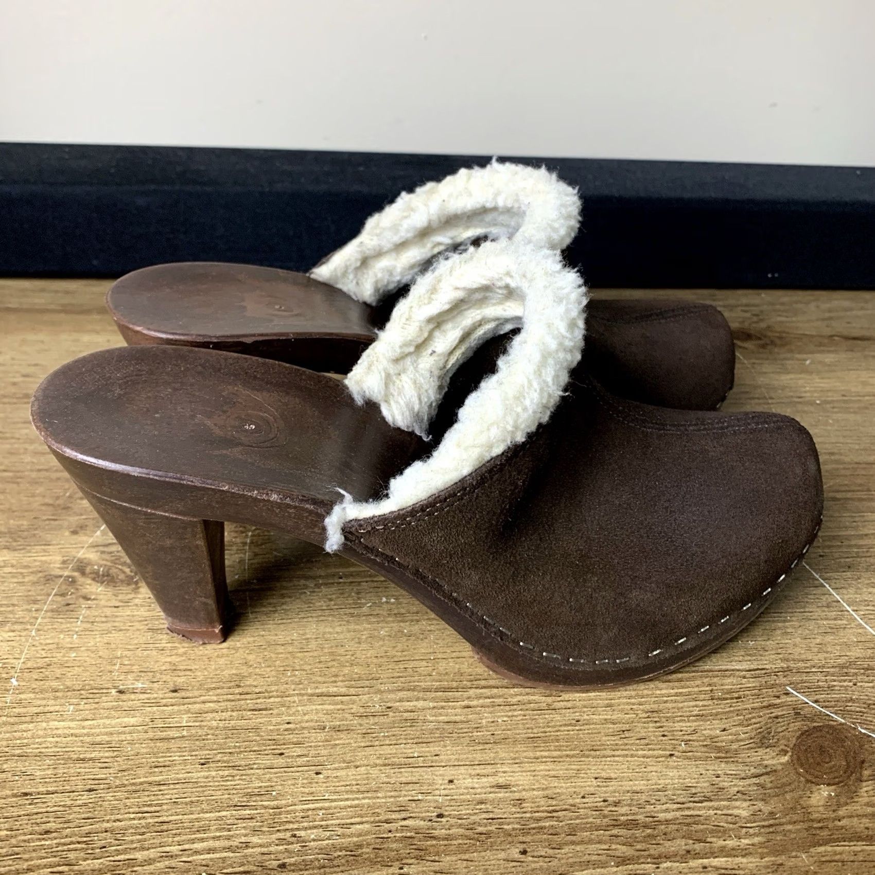 Vintage Brown Leather Mules Clogs Women Size 8 Heel Faux Fur Italy Made Size US 8 / IT 38 - 4 Thumbnail