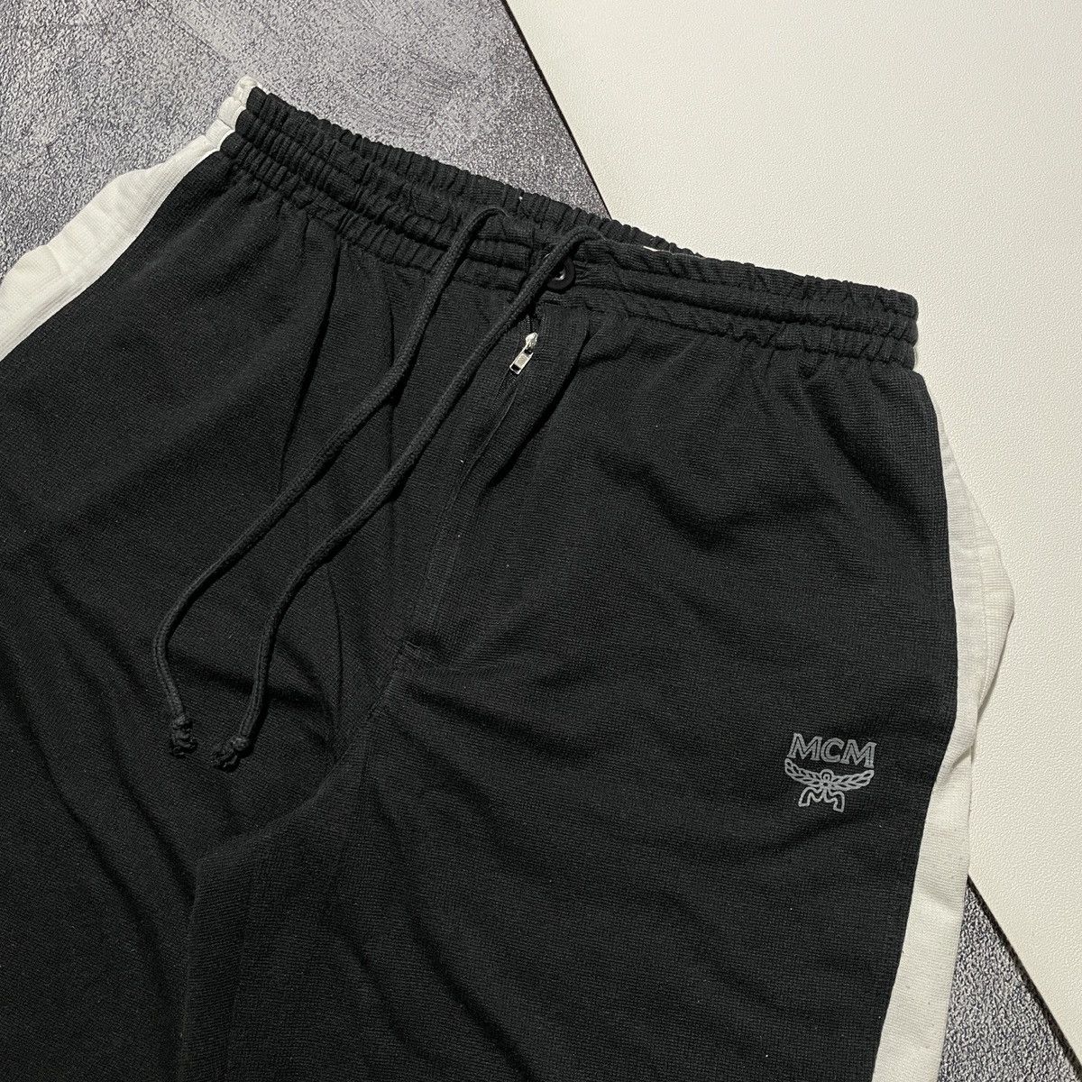 Japanese Brand × MCM × Maison Kitsune MCM Relaxed Pants Print Logo Size US 33 - 2 Thumbnail