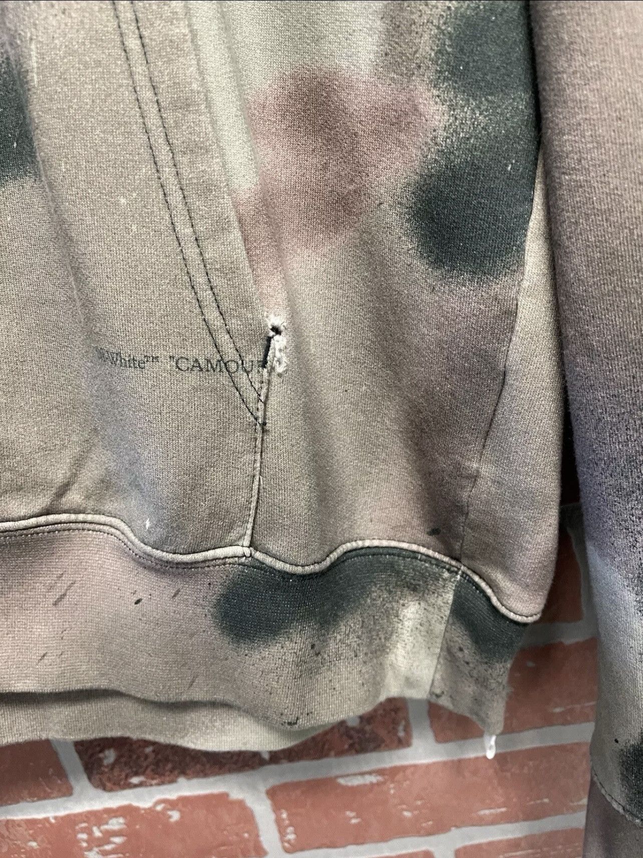 Off-White Size XXL - OFF-WHITE Camo Caravaggio Stencil Print Size US XXL / EU 58 / 5 - 5 Thumbnail
