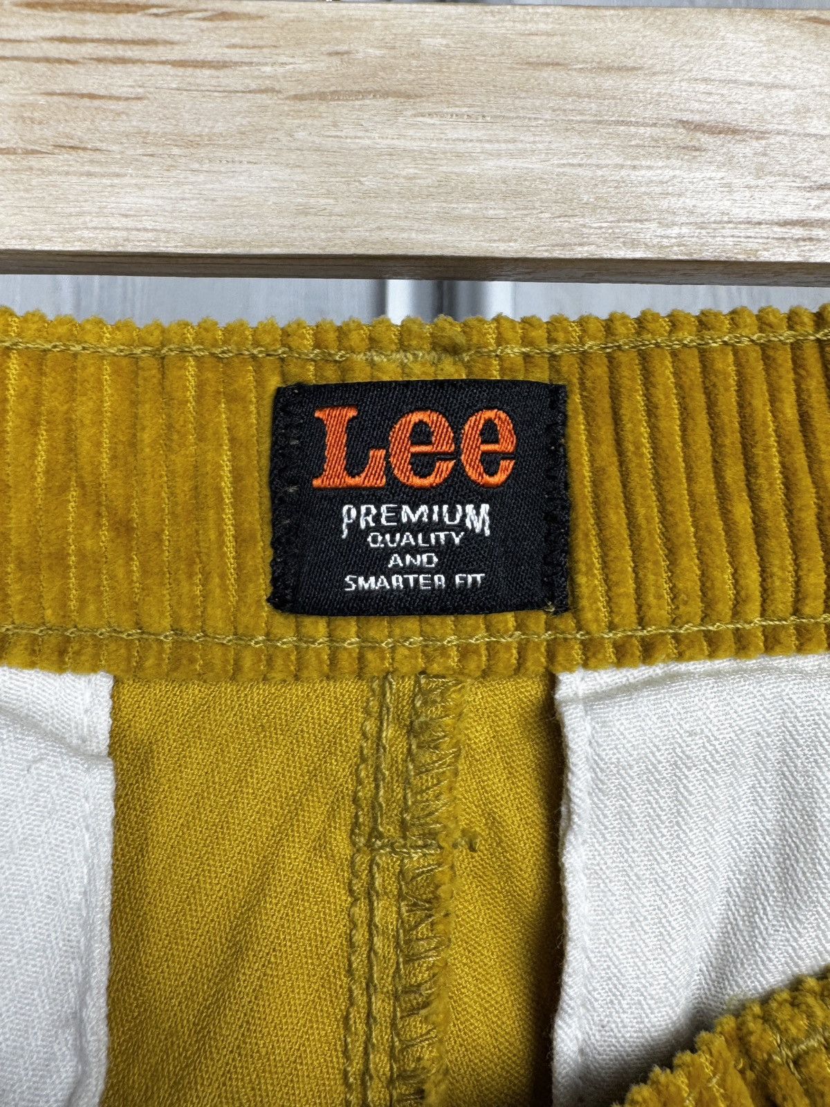 Lee LEE Corduroy Relaxed Chino Nugget Gold Cropped Size US 29 - 8 Thumbnail