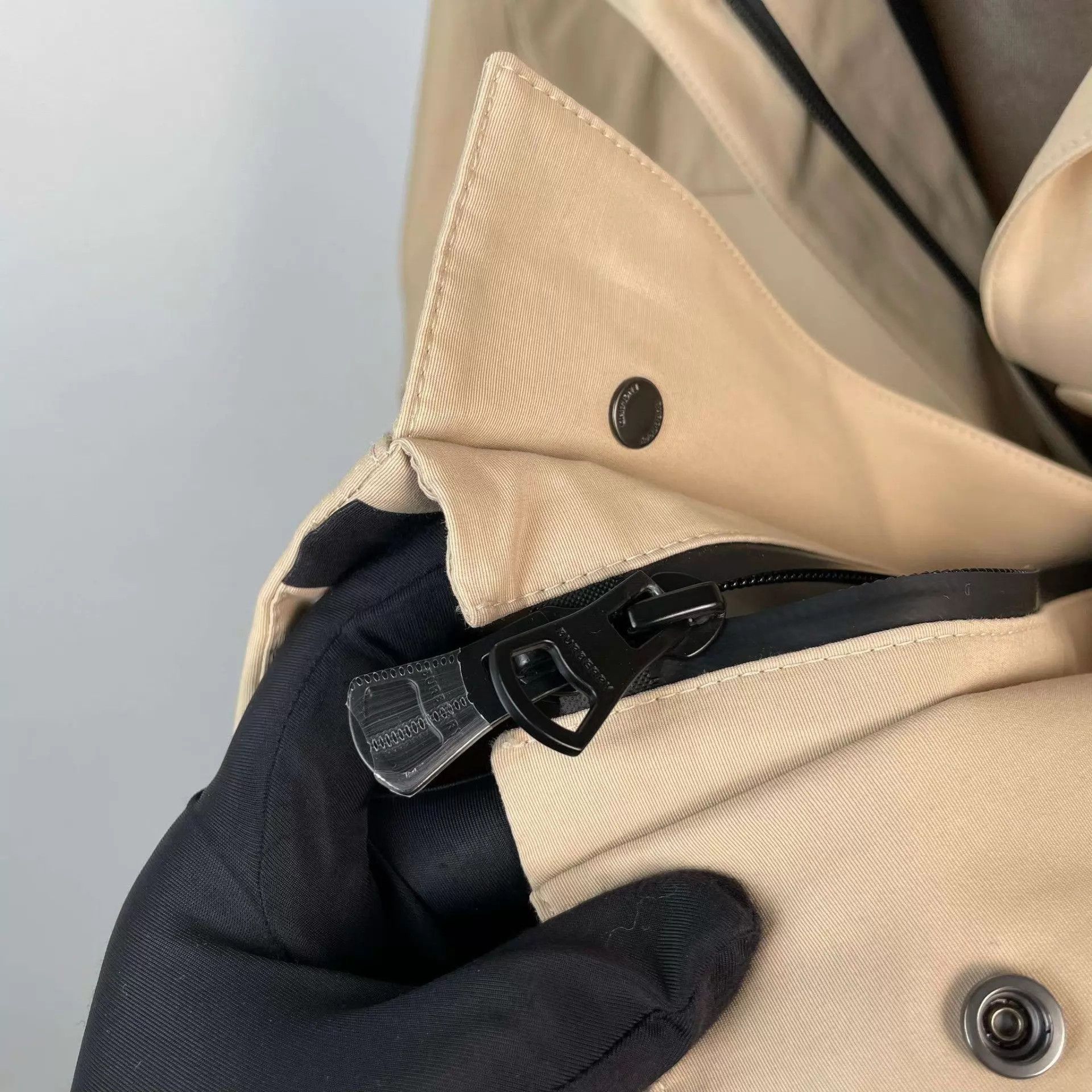 Burberry Burberry Nylon Khaki Jacket New 260330HXNXH44 Size US XS / EU 42 / 0 - 8 Thumbnail