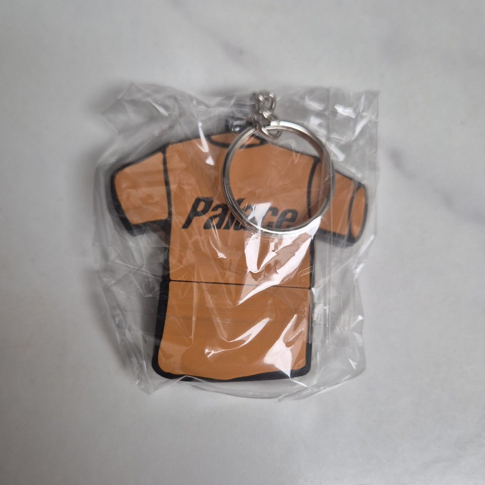 Palace Palace T-Shirt USB Keyring 64GB Brand New FW20 Size ONE SIZE - 2 Thumbnail