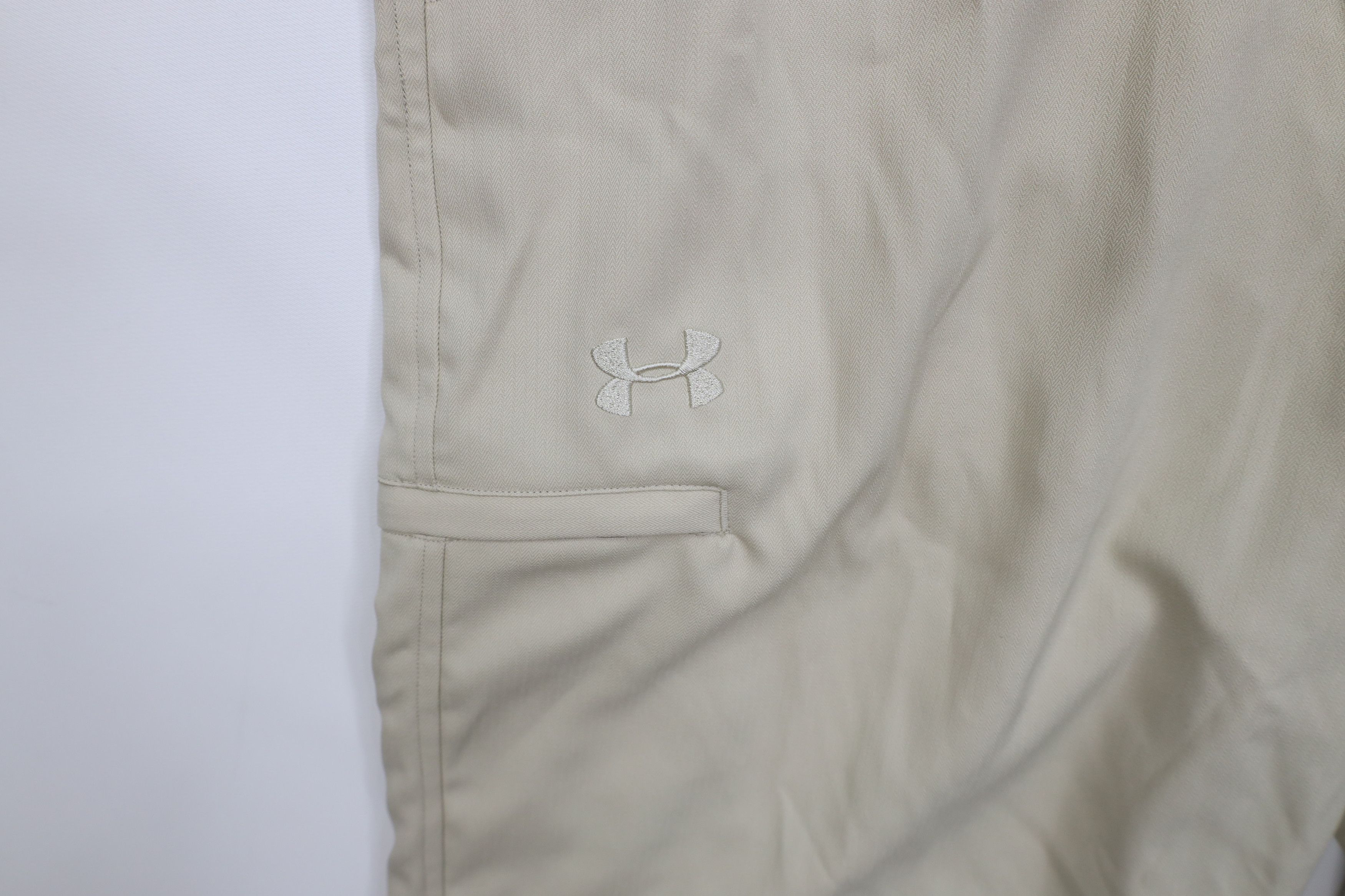 Under Armour Deadstock Vintage Y2K 2005 Under Armour Cargo Shorts Beige Size US 34 / EU 50 - 5 Thumbnail