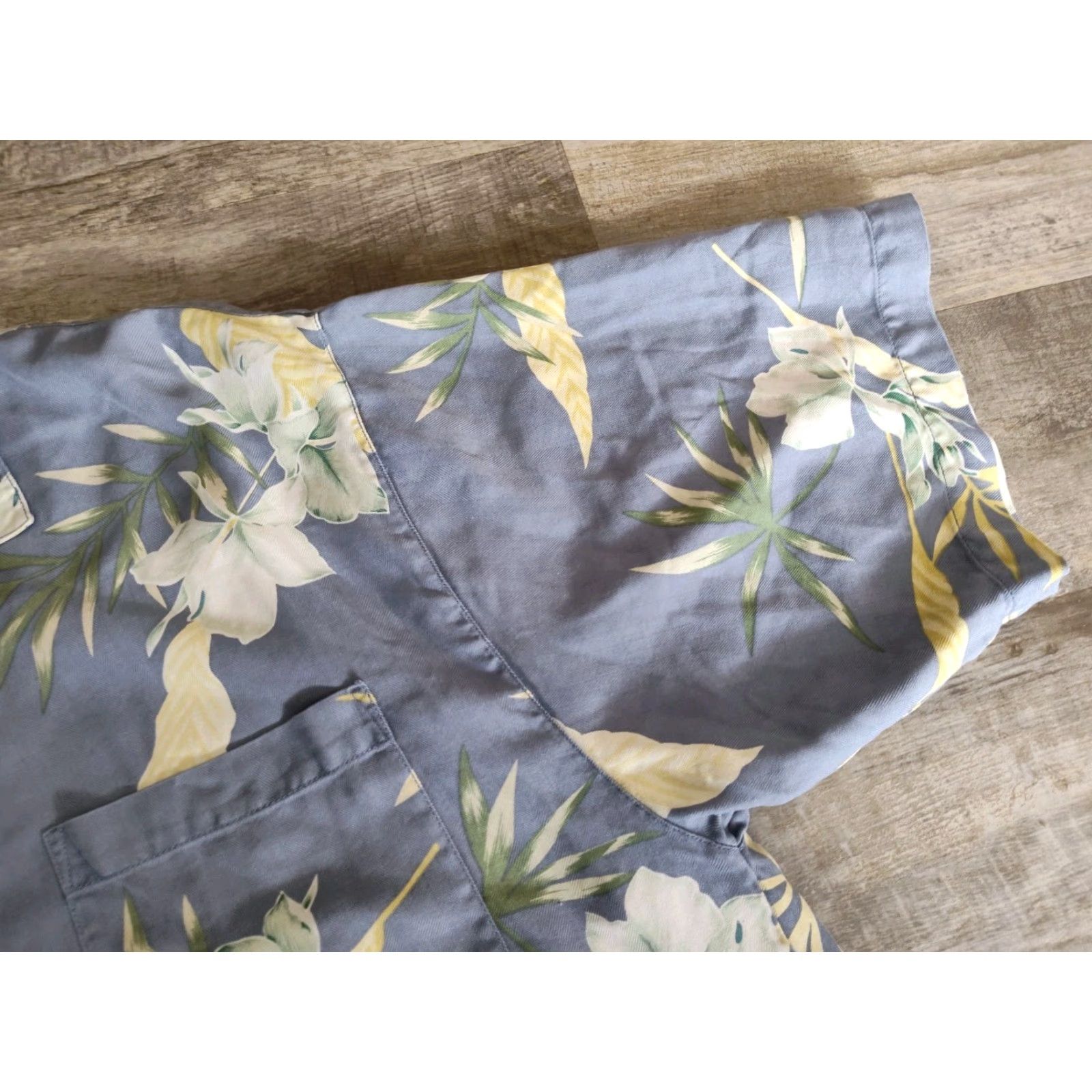 Tommy Bahama VINTAGE Tommy Bahama Men’s Silk Hawaiian Shirt XL Blue Floral Short Sleeve Casual Summer Spring Mens Size US XL / EU 56 / 4 - 3 Thumbnail