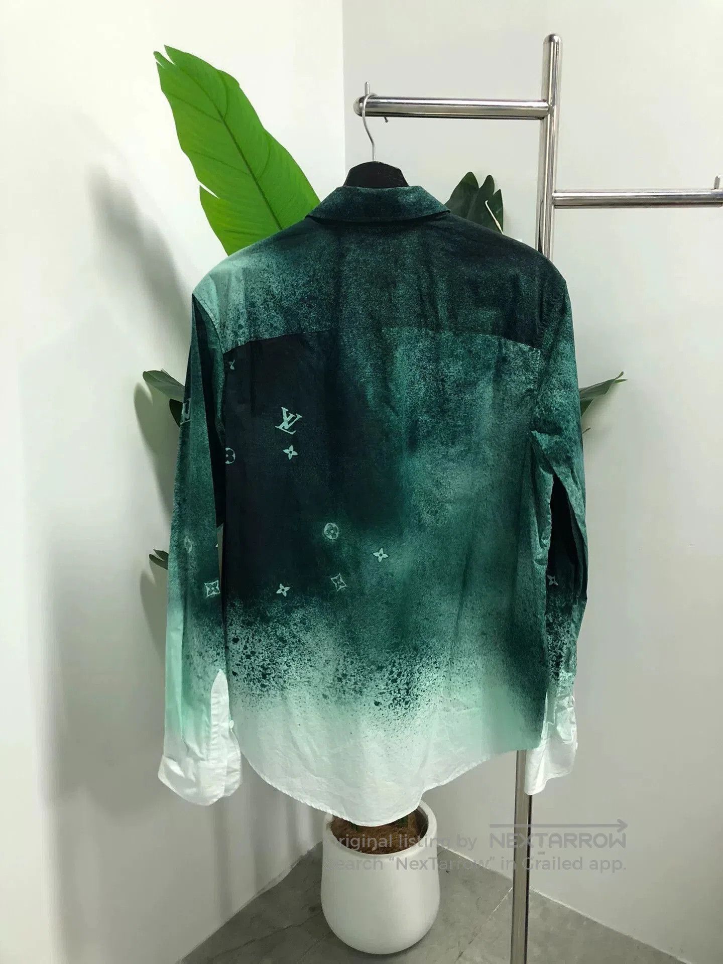 Louis Vuitton louis vuitton long sleeve logo shirt green. Size US M / EU 48-50 / 2 - 2 Thumbnail