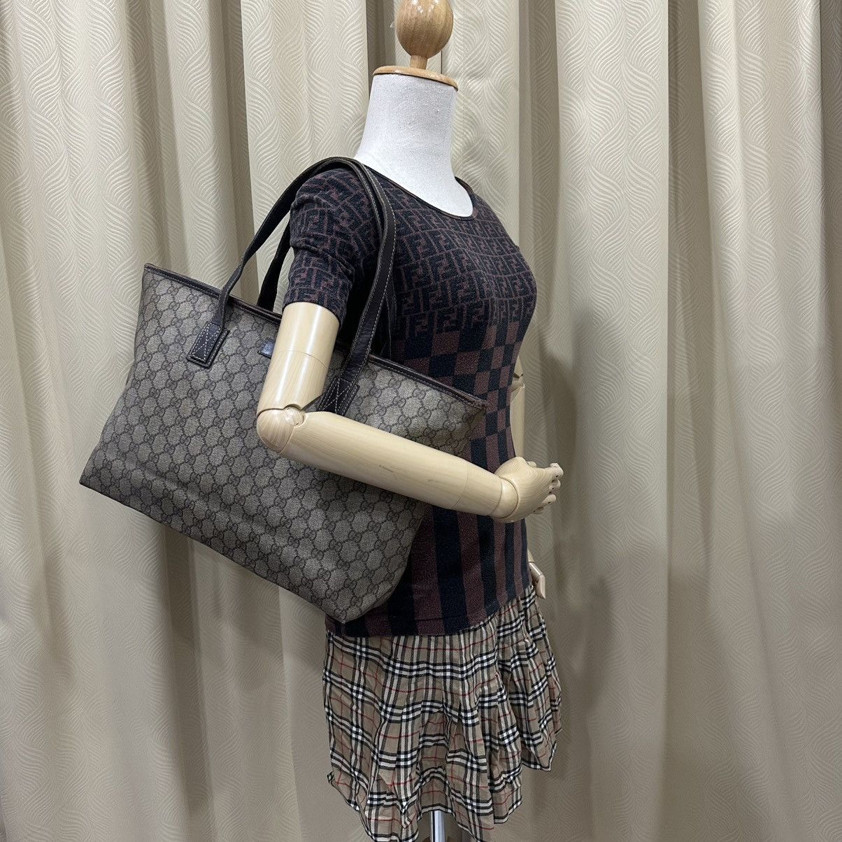 Gucci ‼️YES‼️ GUCCI GG SUPREME TOTE SHOPPER BAG Size ONE SIZE - 1 Thumbnail