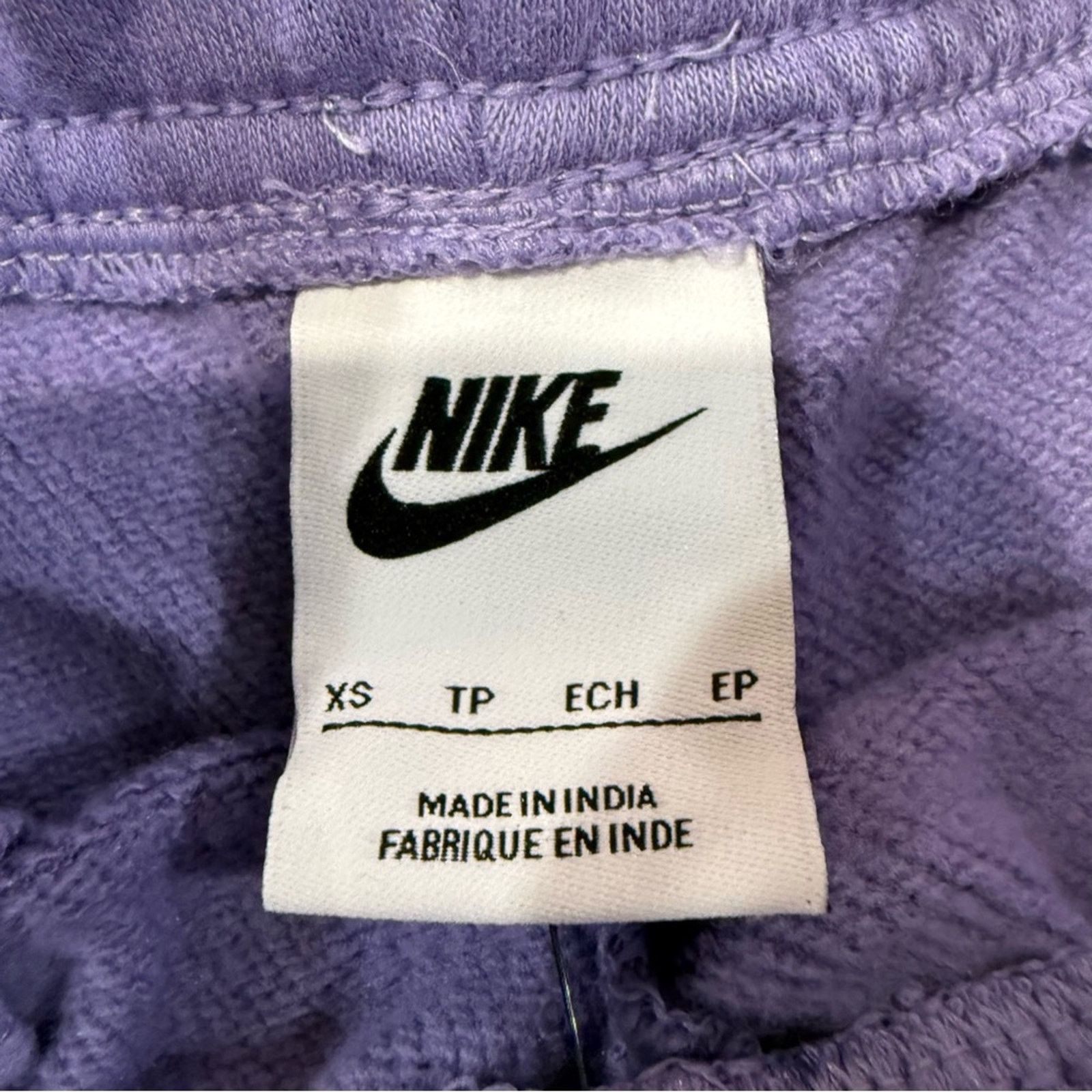 Nike Nike NWT Club Fleece Mid Rise Sweat Shorts Womens XS Purple Size 26" / US 2 / IT 38 - 4 Thumbnail