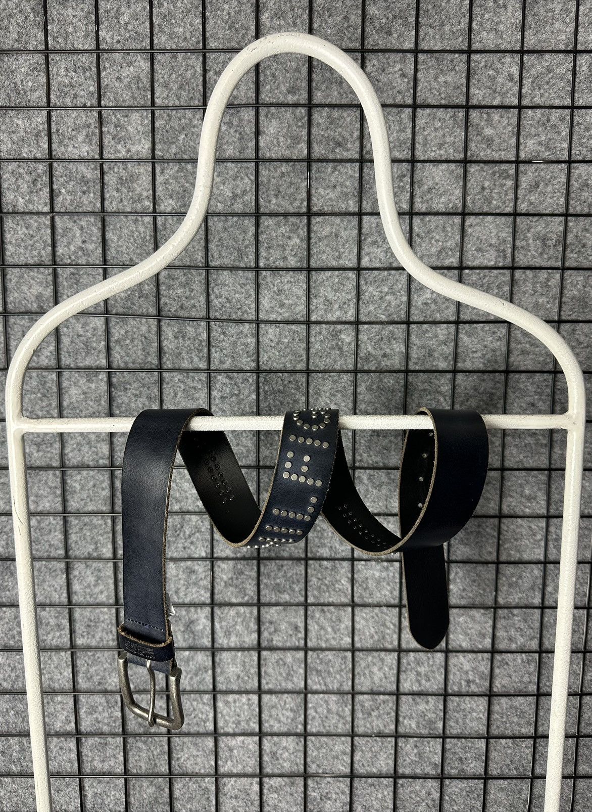 Tommy Hilfiger Tommy Hilfiger Genuine Leather Logo Studded Belt Size OS Size ONE SIZE - 1 Thumbnail