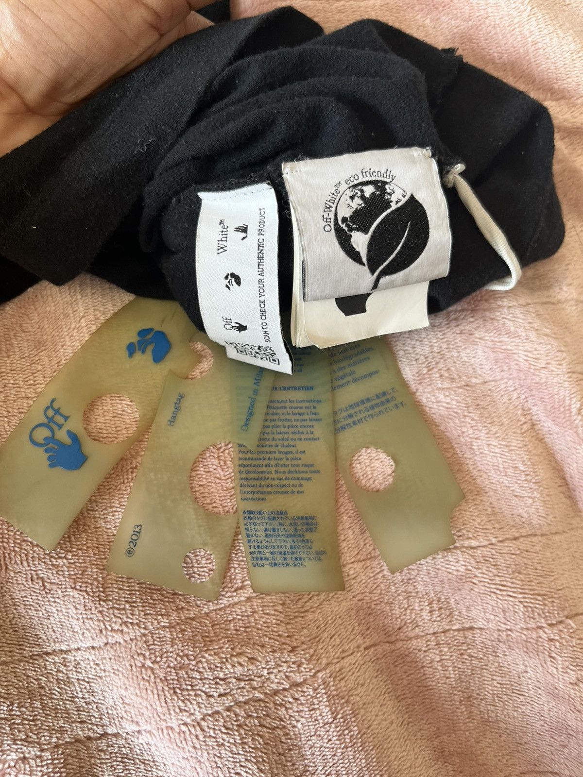 Off-White Off-White Apple Over Tee ‘Black/Red’ Size US S / EU 44-46 / 1 - 5 Thumbnail
