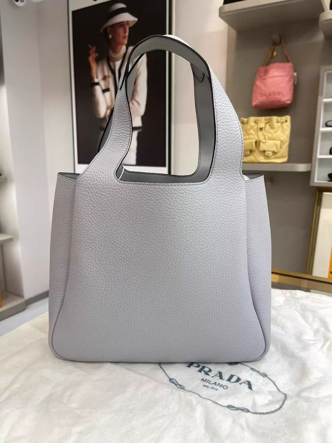 Prada Prada Flou M Logo Leather Handbag 99 New Dust Bag Size ONE SIZE - 3 Thumbnail