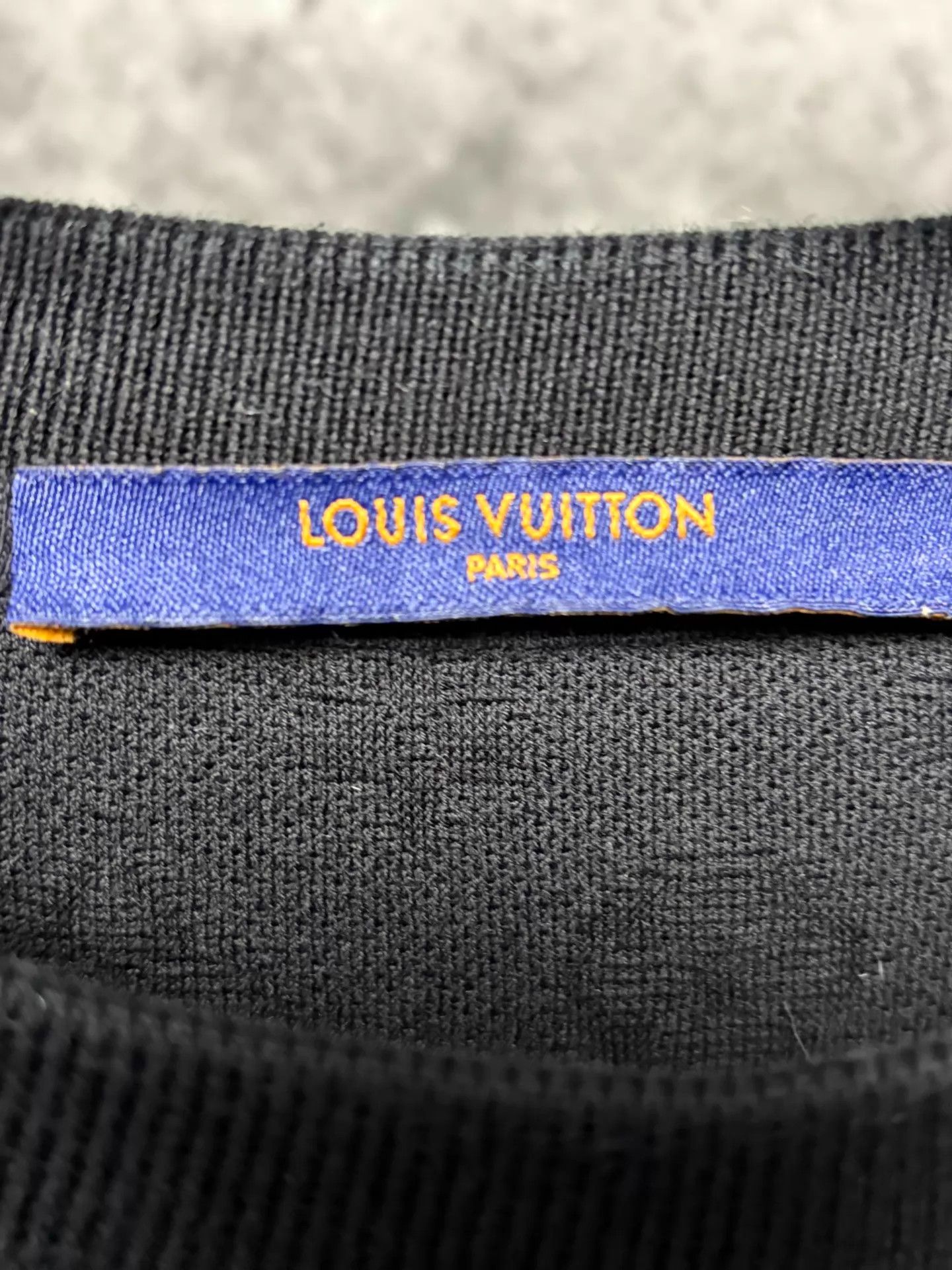Louis Vuitton LV Men's S Short Sleeve Tee Size US S / EU 44-46 / 1 - 3 Thumbnail