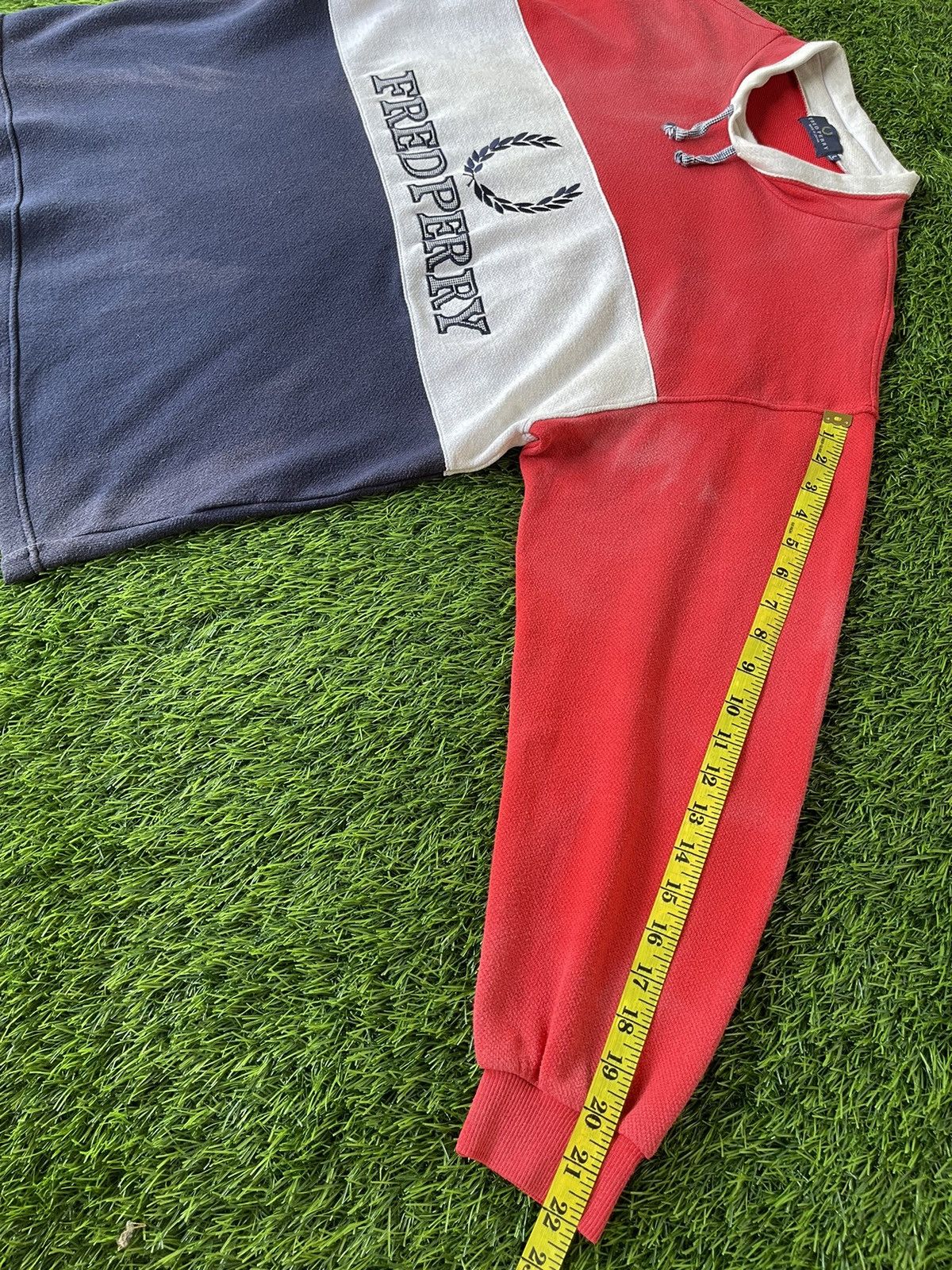 Fred Perry RAREST‼️Vintage90s🔥FRED PERRY🔥Embroidered Big logo Longsleeve Size US L / EU 52-54 / 3 - 15 Thumbnail